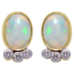 18k gold 0.09cts Diamond & 0.92cts Opal Earring