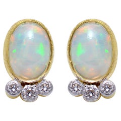 18k gold 0.09cts Diamond & 0.92cts Opal Earring