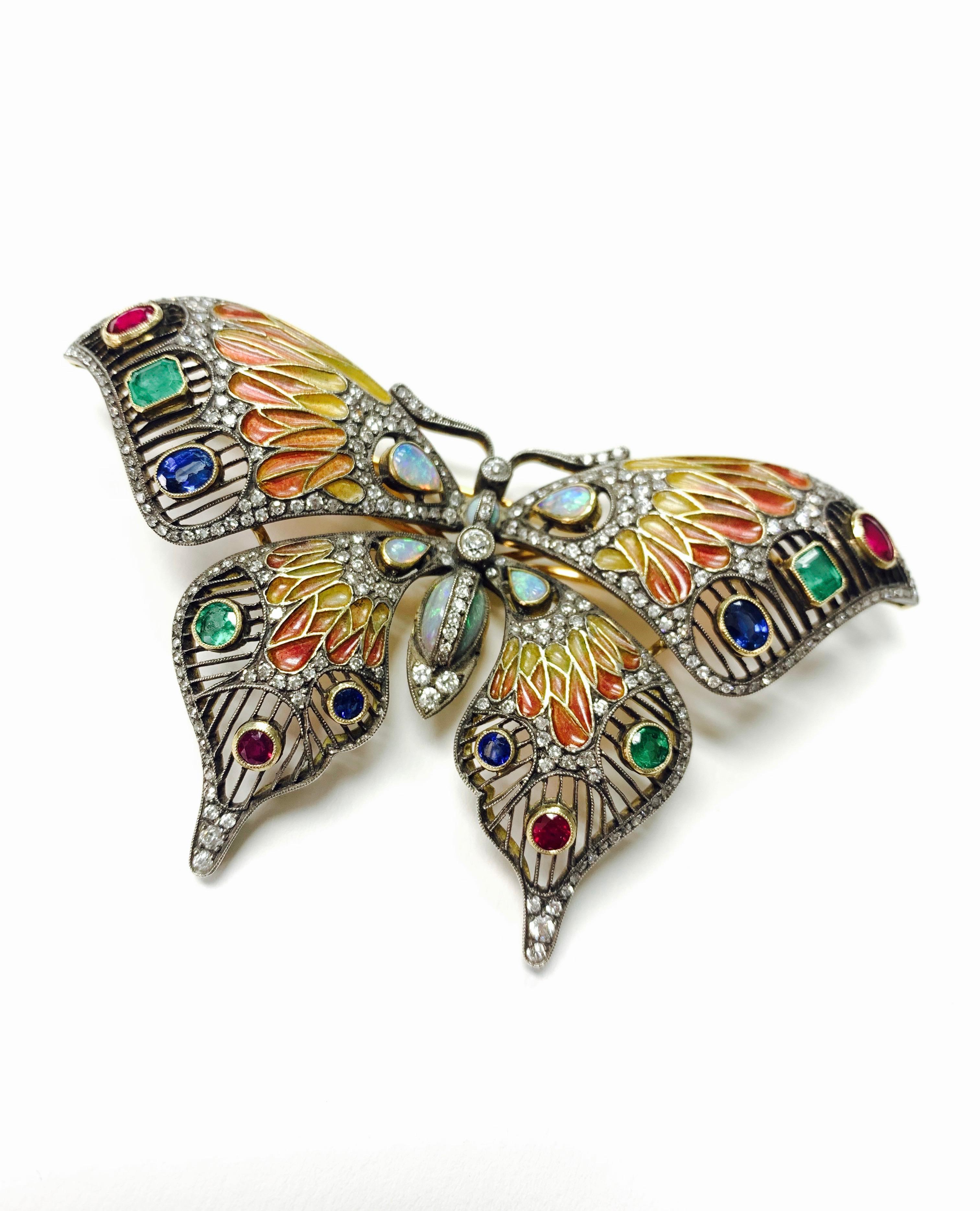 Schmetterlingsbrosche mit Diamanten, Opalen, Smaragden, blauen Saphiren und Rubinen (Ovalschliff) im Angebot