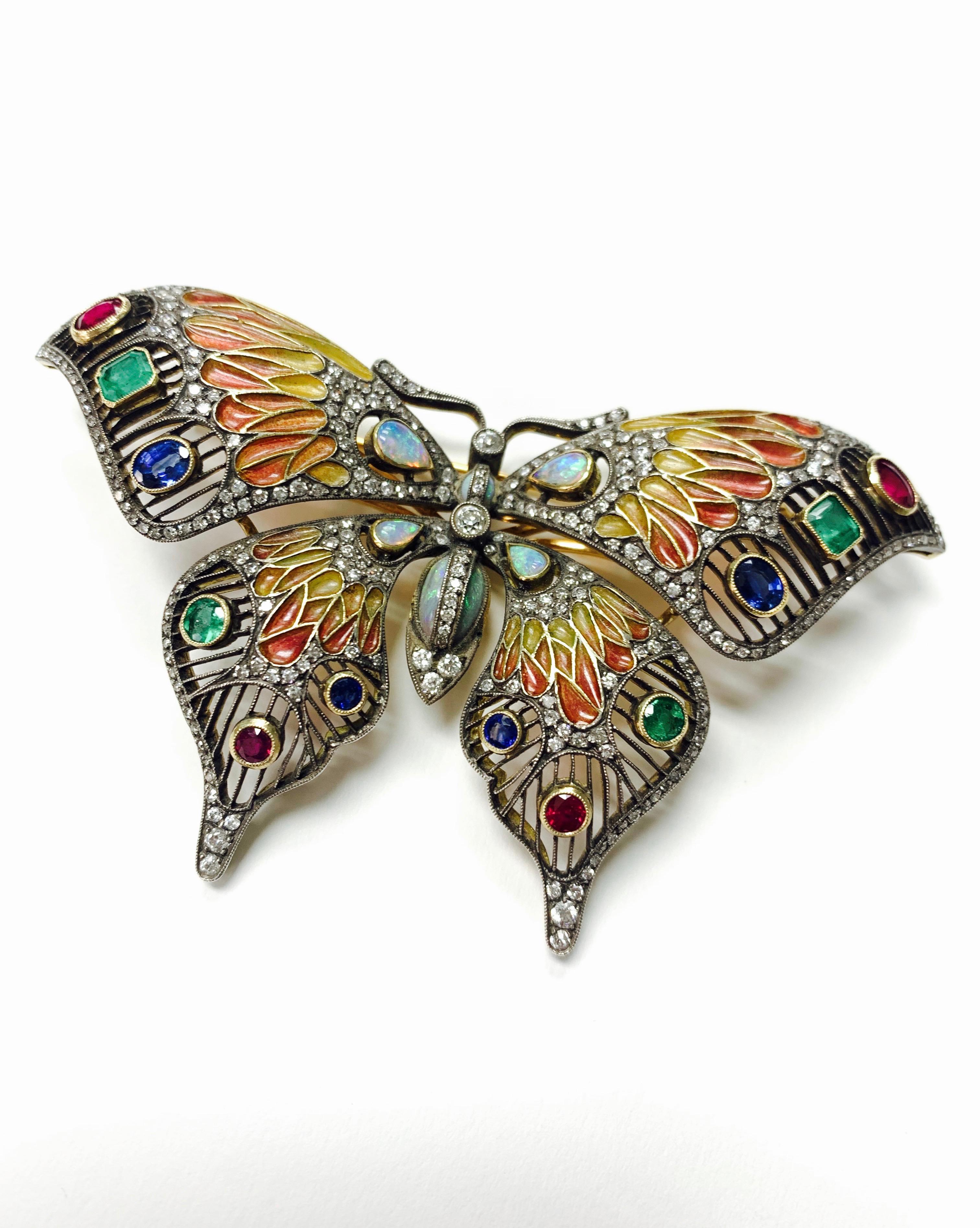 Schmetterlingsbrosche mit Diamanten, Opalen, Smaragden, blauen Saphiren und Rubinen im Zustand „Hervorragend“ im Angebot in New York, NY