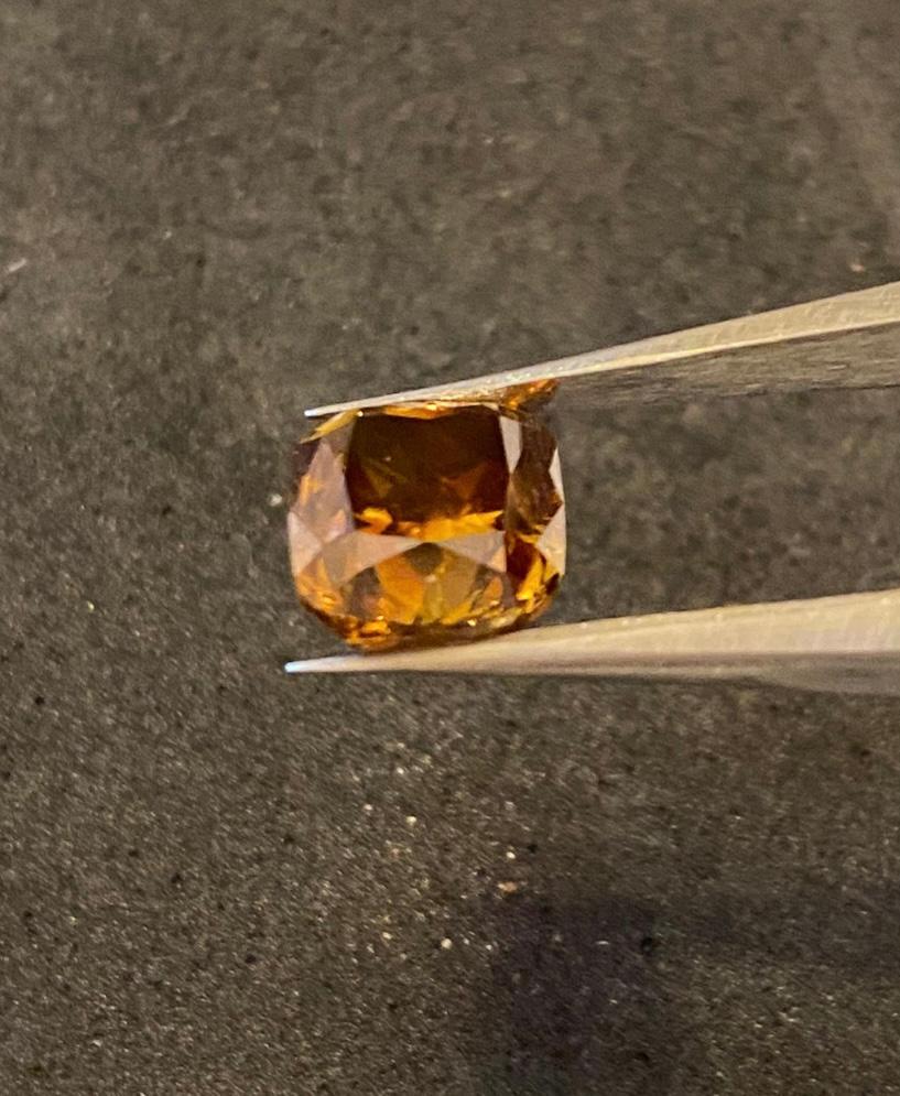 Diamant-Ring in Orange mit 4,02 Karat Diamant im Kissenschliff und 6 Diamanten mit Zertifikat! NEU im Zustand „Neu“ im Angebot in Denia, VC