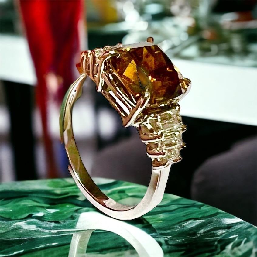 Diamant-Ring in Orange mit 4,02 Karat Diamant im Kissenschliff und 6 Diamanten mit Zertifikat! NEU Damen im Angebot