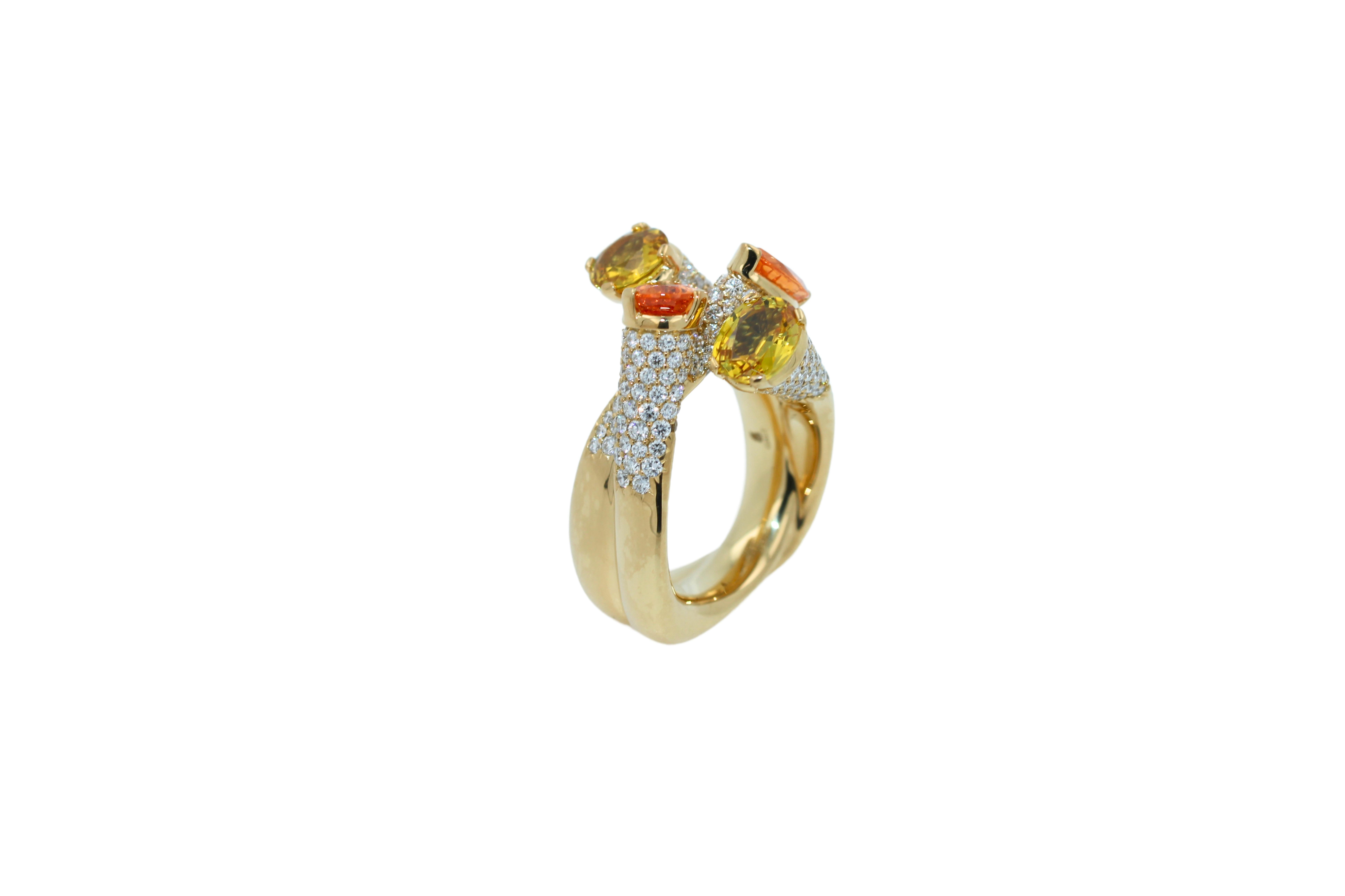 Einzigartiger Cocktail-Ring aus 18 Karat Gelbgold mit Diamanten, orange-gelbem Saphir im Angebot 2