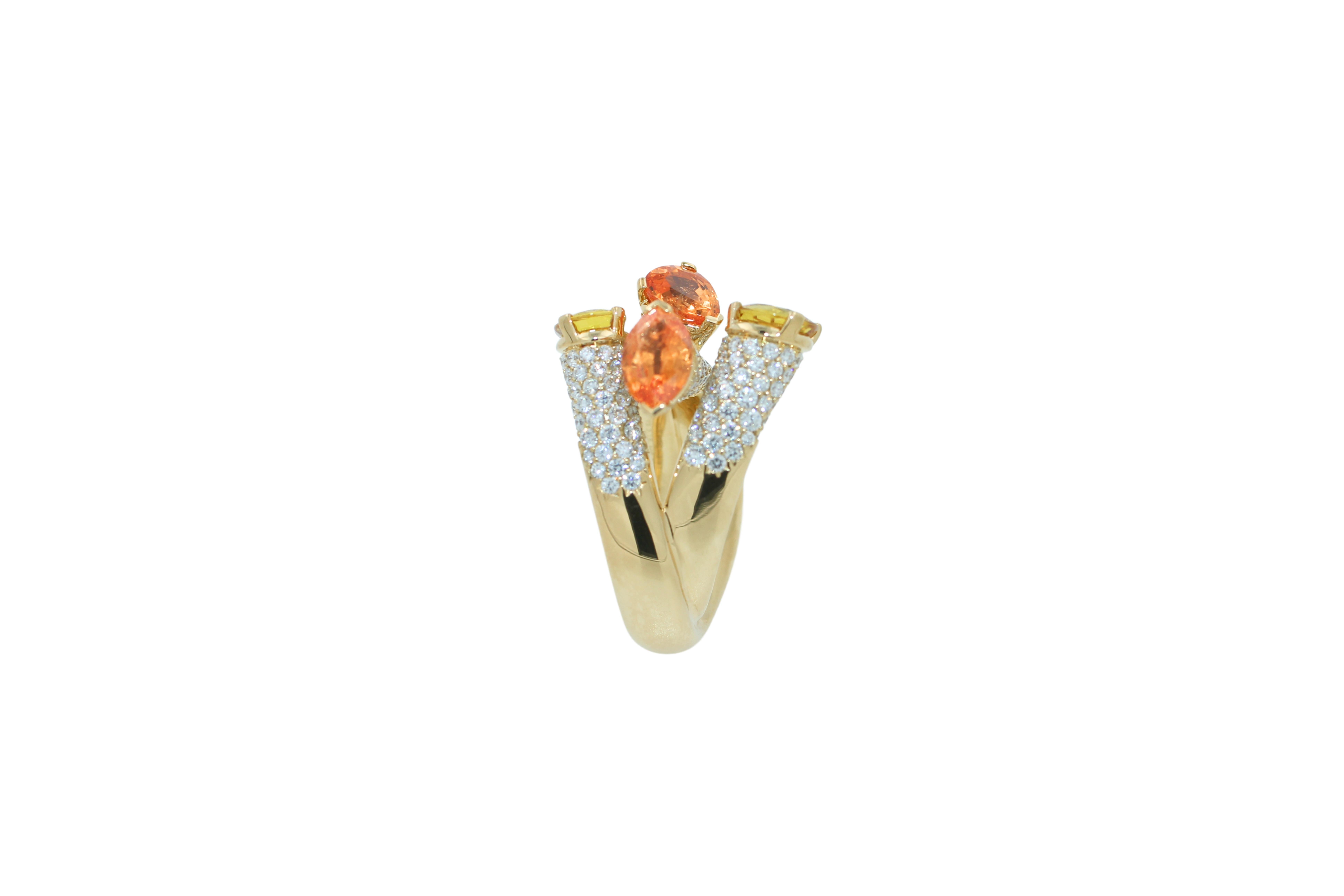 Einzigartiger Cocktail-Ring aus 18 Karat Gelbgold mit Diamanten, orange-gelbem Saphir im Angebot 3