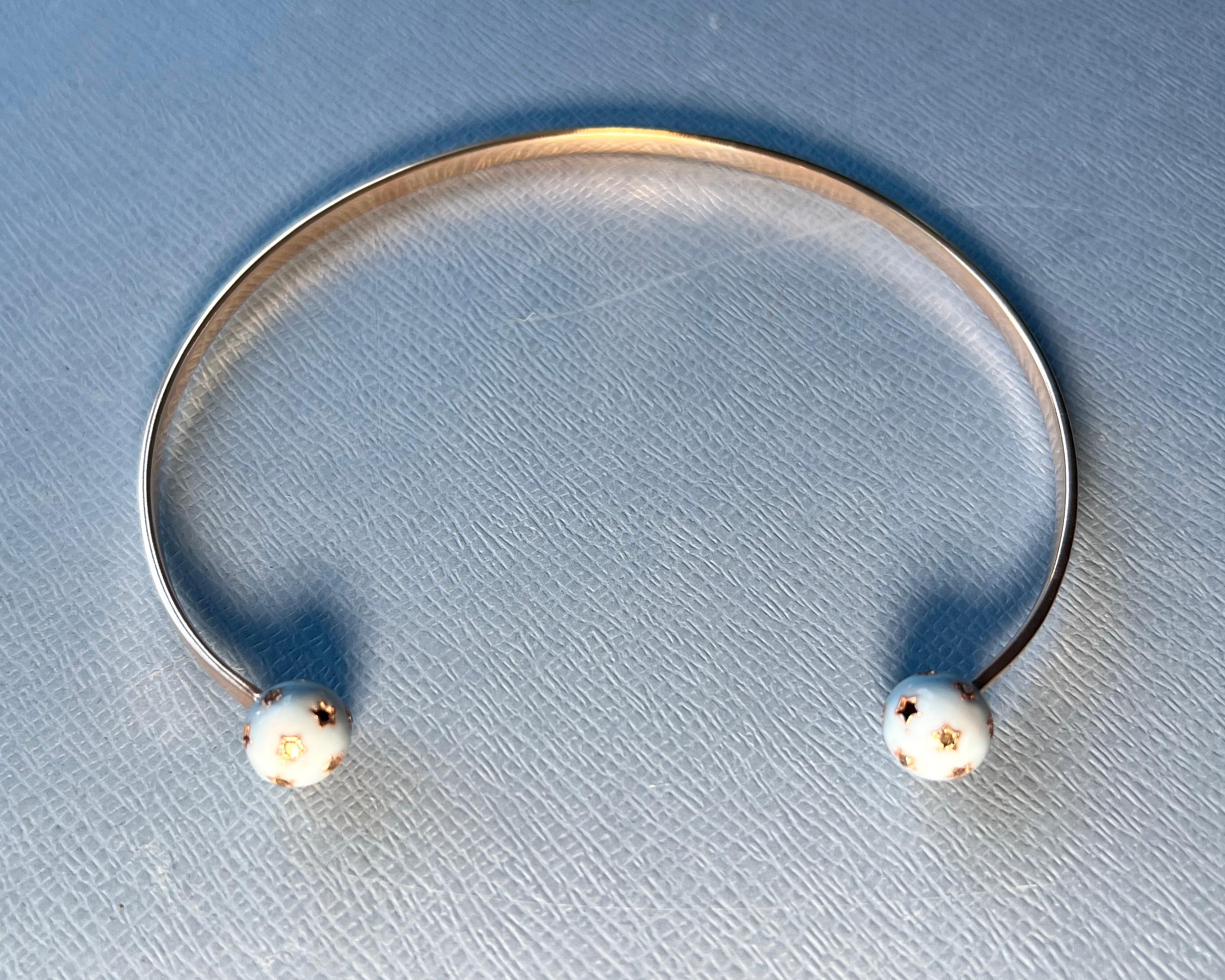 Gargantilla Collar Orbe Diamante Esmalte Azul Claro en Nuevo estado para la venta en Los Angeles, CA