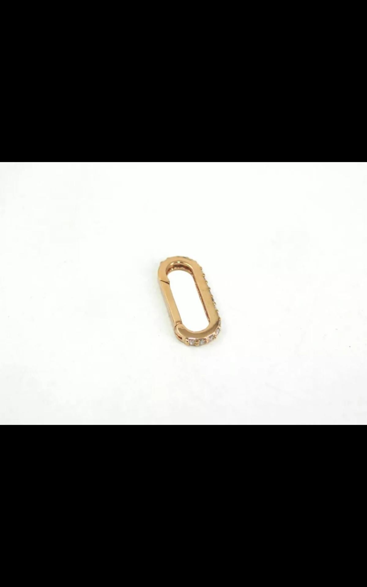 Chiusura ovale con diamante in oro massiccio 14k, ciondolo con charms e chiusura a moschettone. in vendita 2