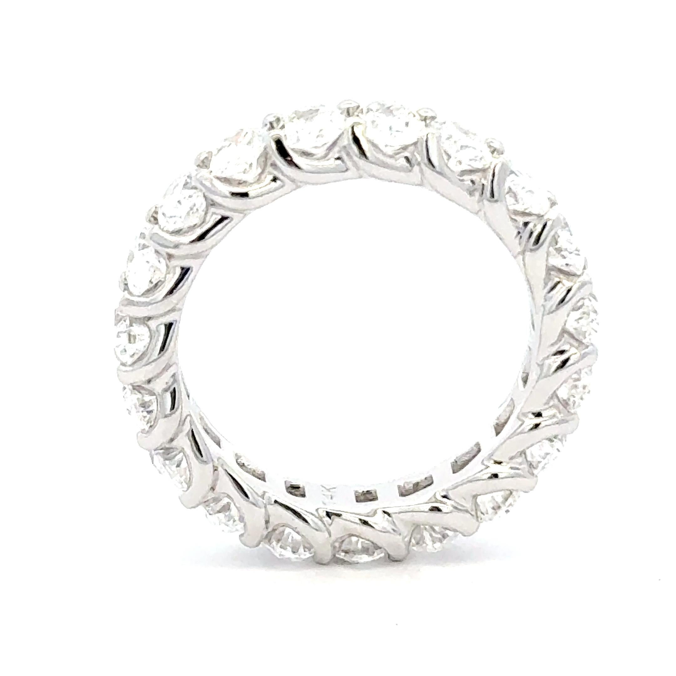 Diamond oval Shape Eternity Band In New Condition For Sale In Los Angeles, CA