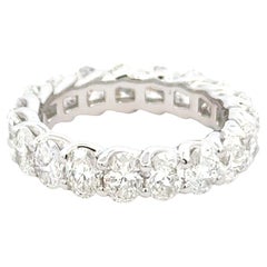 Anillo de diamantes de forma ovalada
