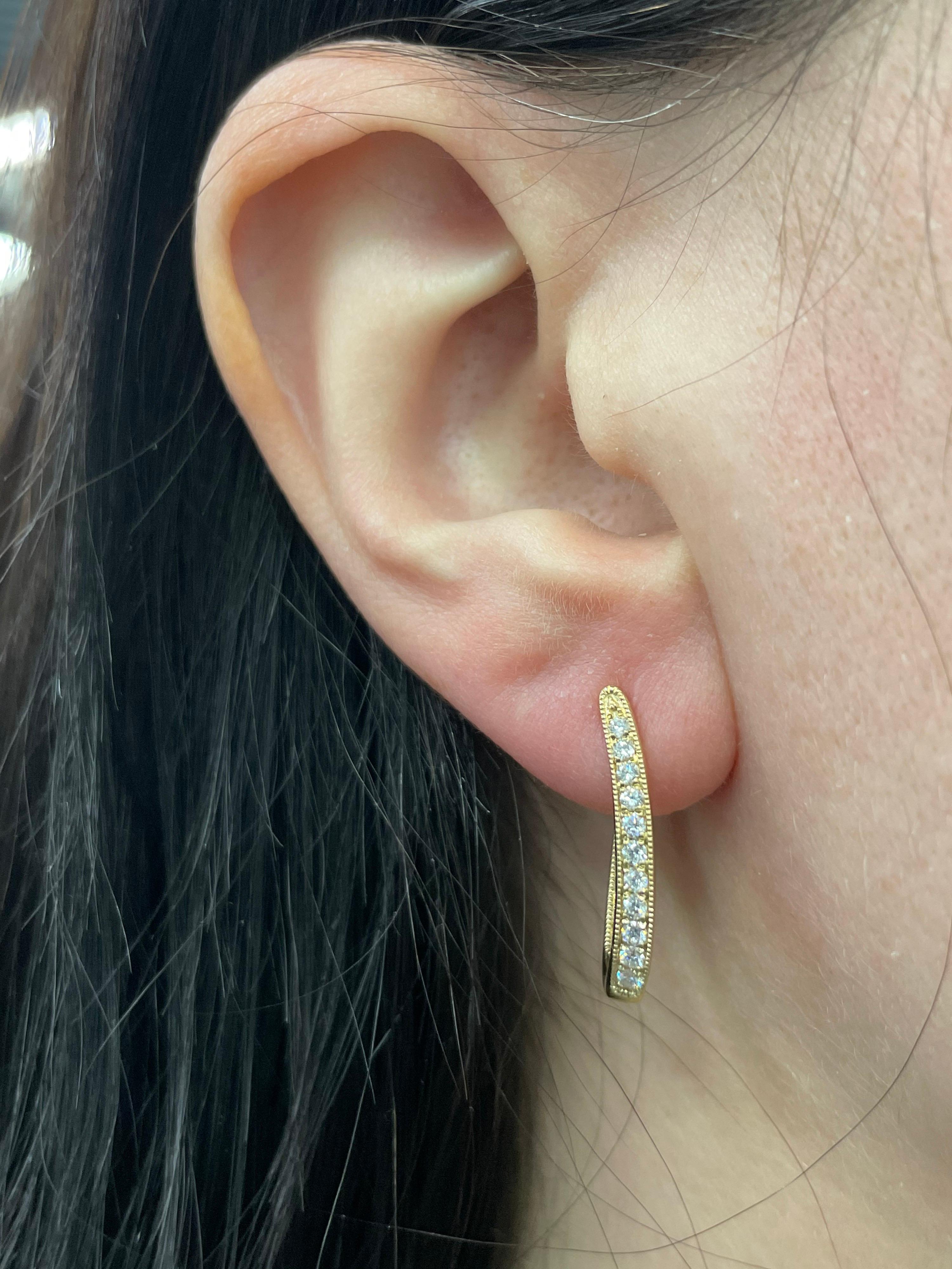 Diamond Oval Shape Twist Hoop Earrings 0.61 Carat 18 Karat Yellow Gold In New Condition For Sale In New York, NY
