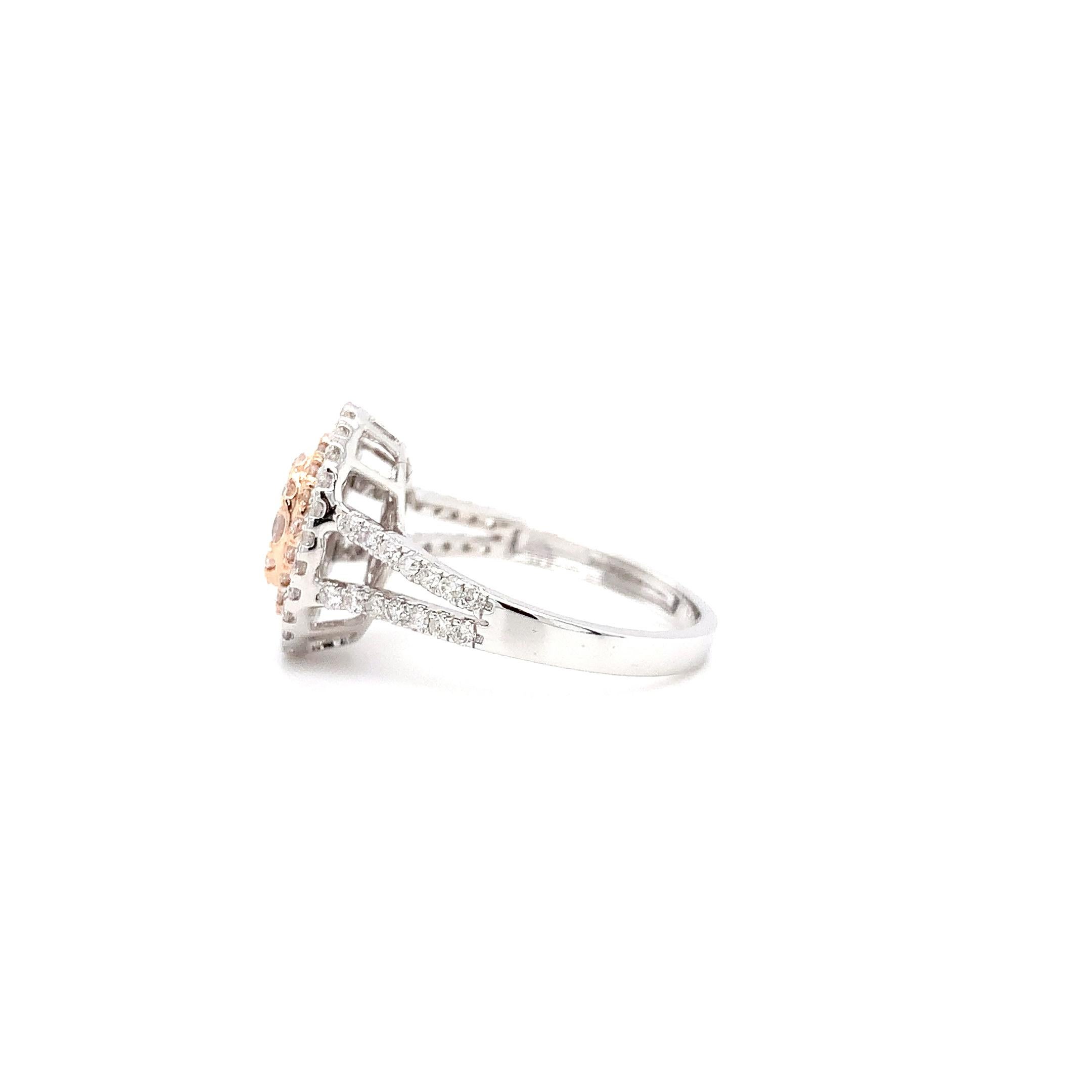 Donna Anello di fidanzamento con diamante ovale a forma di aureola in oro bianco e rosa 18 carati in vendita