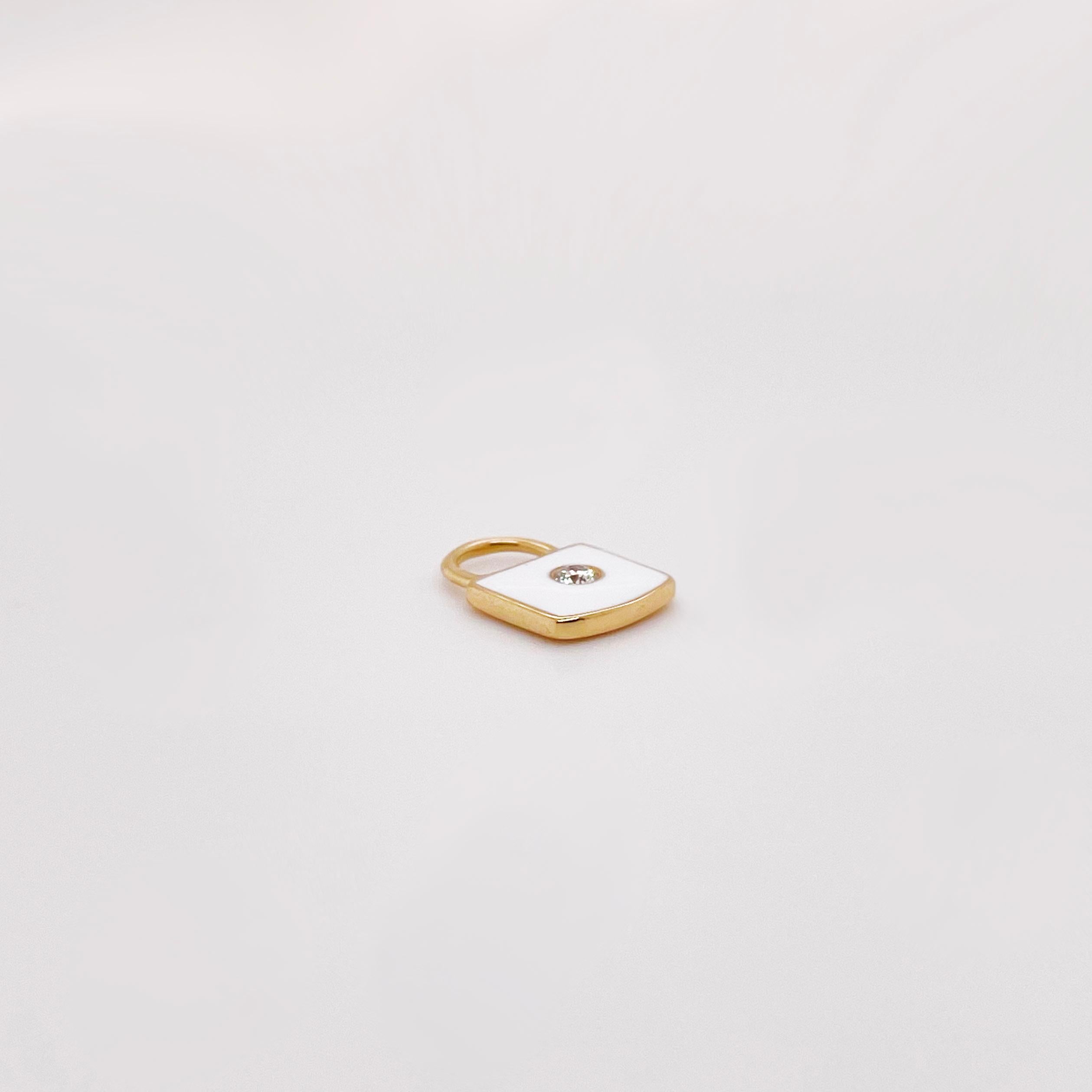 This Charm is perfect for a bracelet, a necklace, or even to add as decoration to your key ring! Its padlock design is one of the biggest styles of the year. The details for this beautiful charm are listed below:
Metal Quality: 14k Yellow Gold And