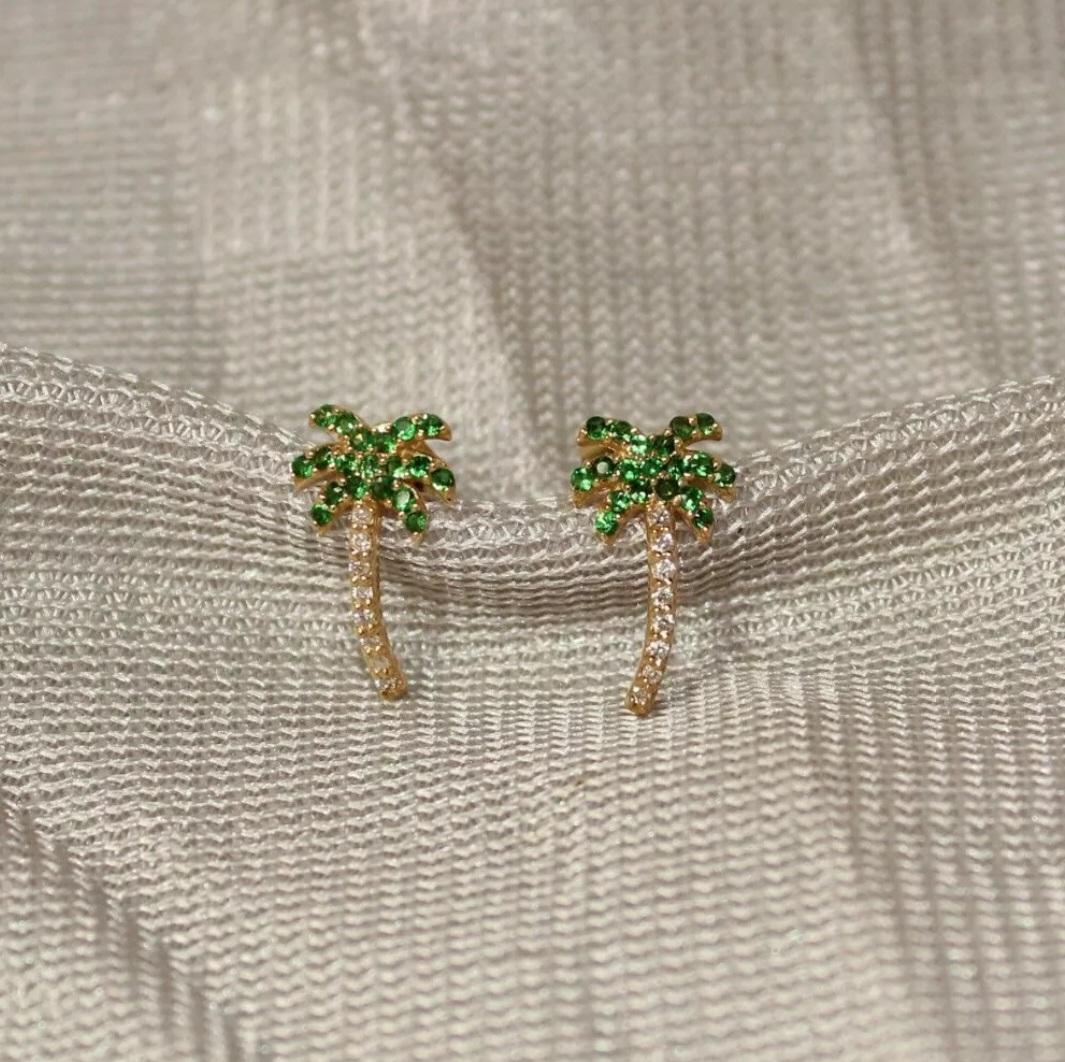 Clous d'oreilles en forme de palmier en or 14 carats avec grenat tsavorite et diamants, cadeau d'anniversaire

Métal de base
Or jaune, 14k
Métal
Or jaune
Forme de la pierre principale
Ronde
Taille
13mm Approx.
Pierre