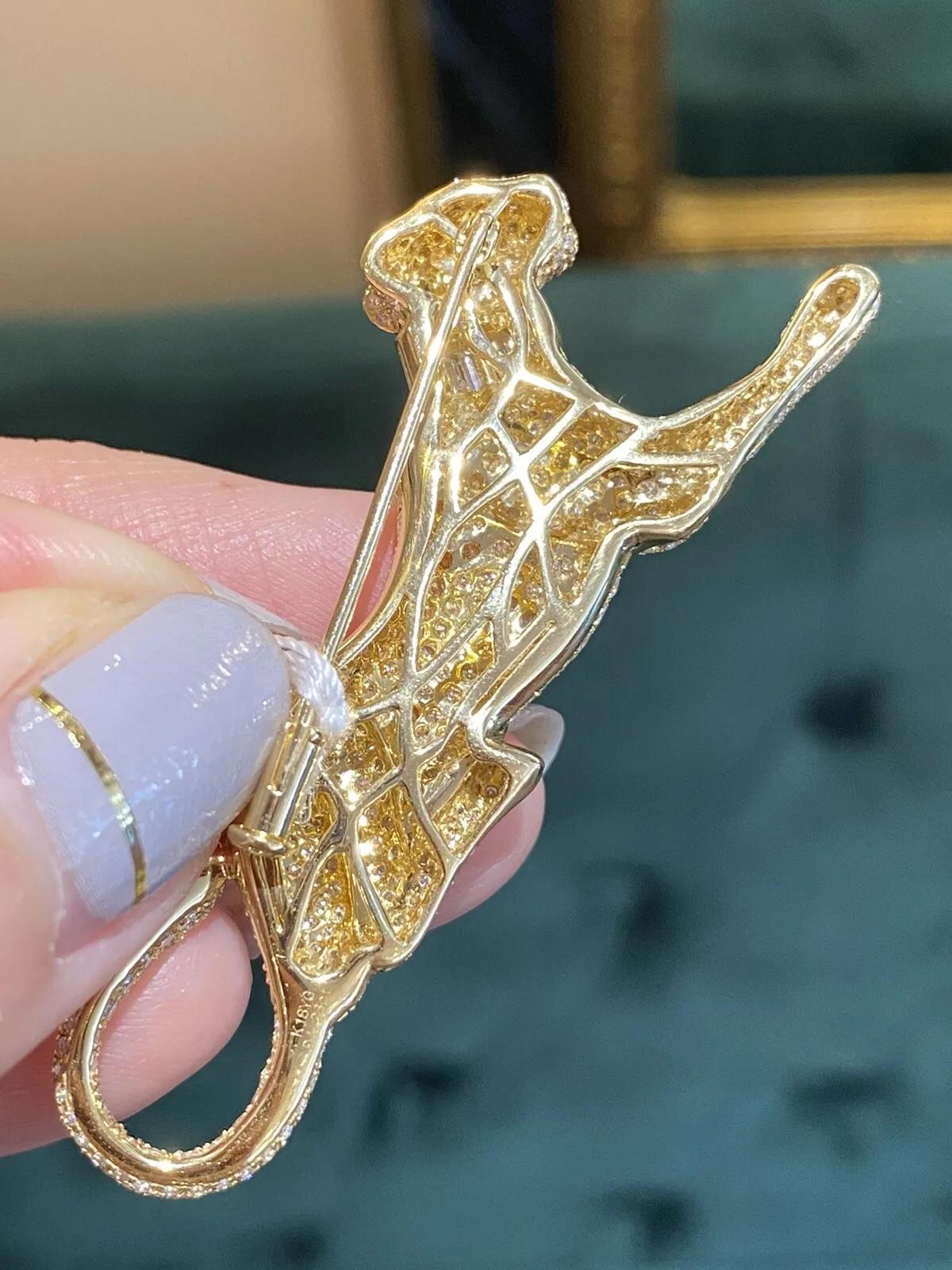 Diamond Panther Brooch with Baguette Collar 4.26 Carat Total in 18k Yellow Gold For Sale 1