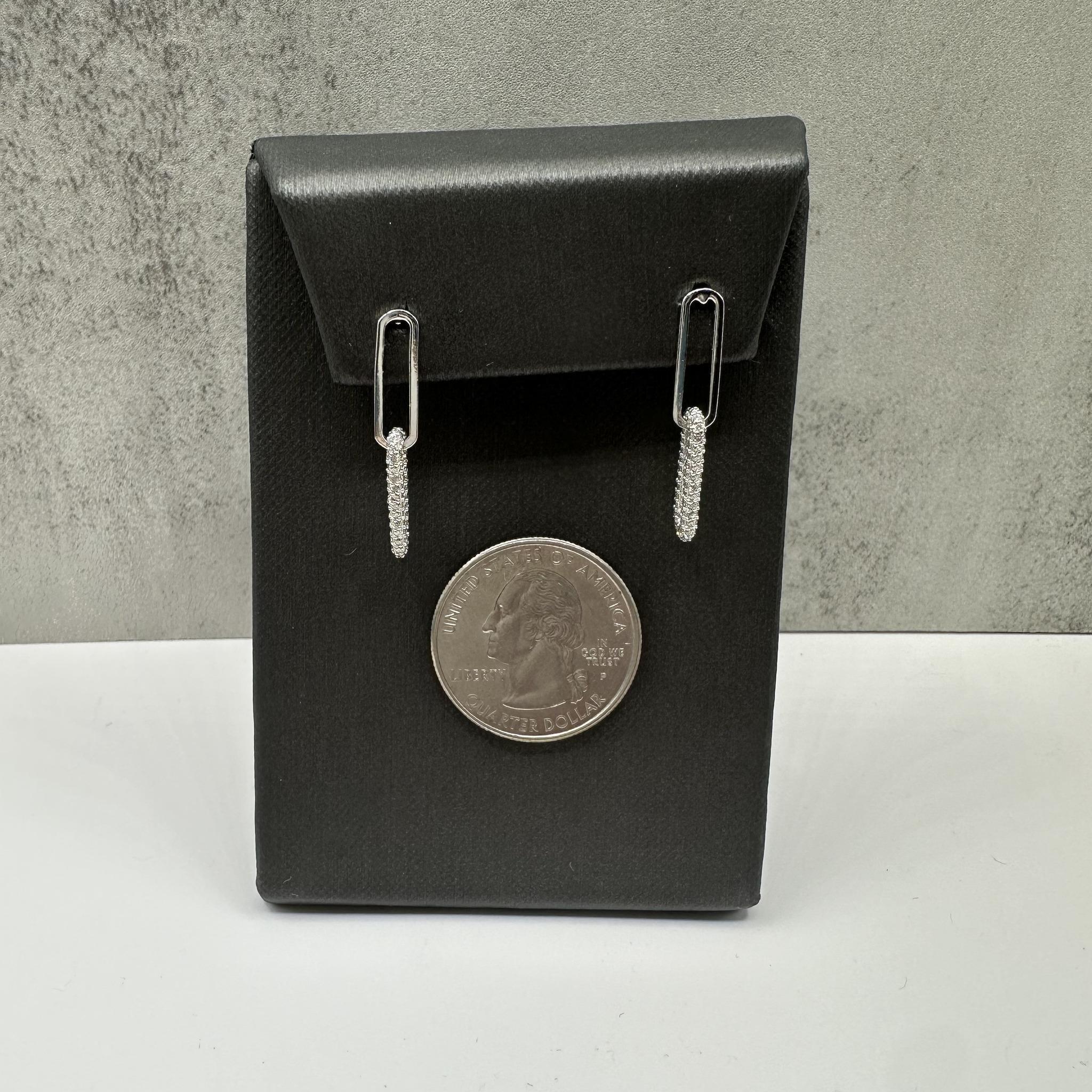 Taille ronde Boucles d'oreilles Paperclip en or blanc 14kt - 0.50ctw, 2.2g, New en vente