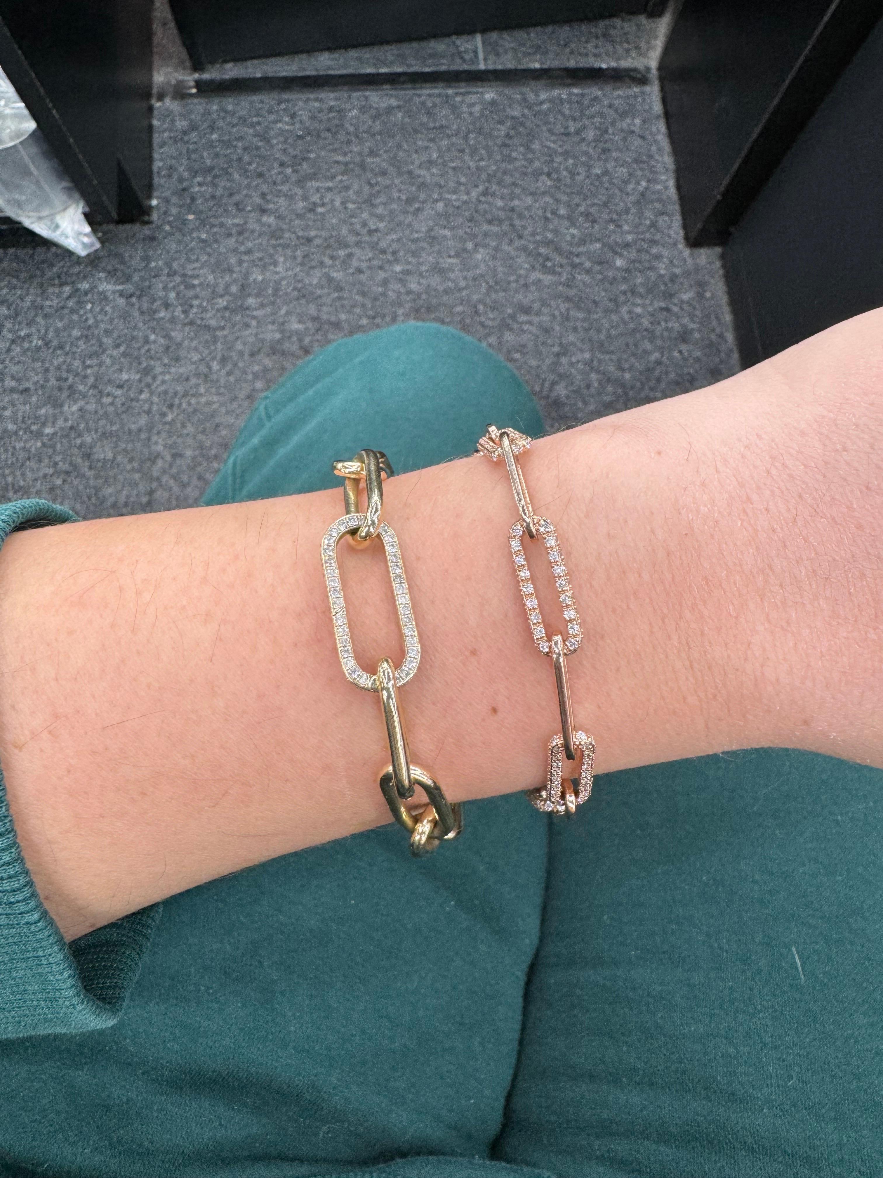 Armband aus 14 Karat Roségold mit abwechselnd diamantbesetzten und hochglanzpolierten Gliedern von 3,30 Karat.
300 Diamanten 
Farbe G-H
Klarheit SI