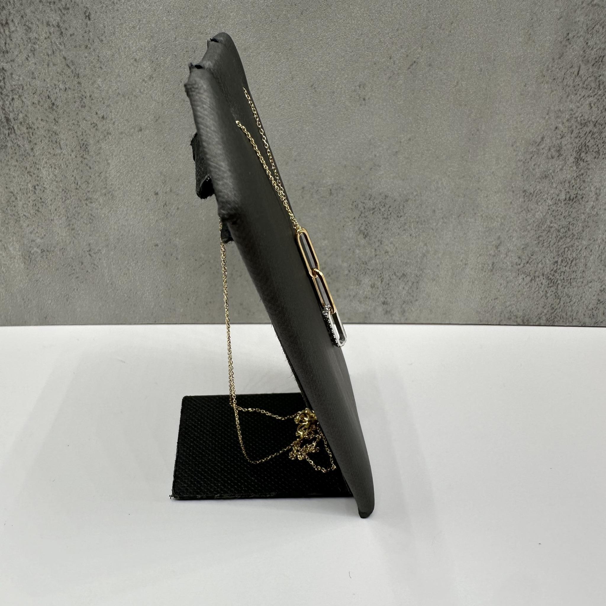 Contemporain Collier avec pendentif trombone en or 14kt bicolore - 0.10ctw, 18in, New en vente