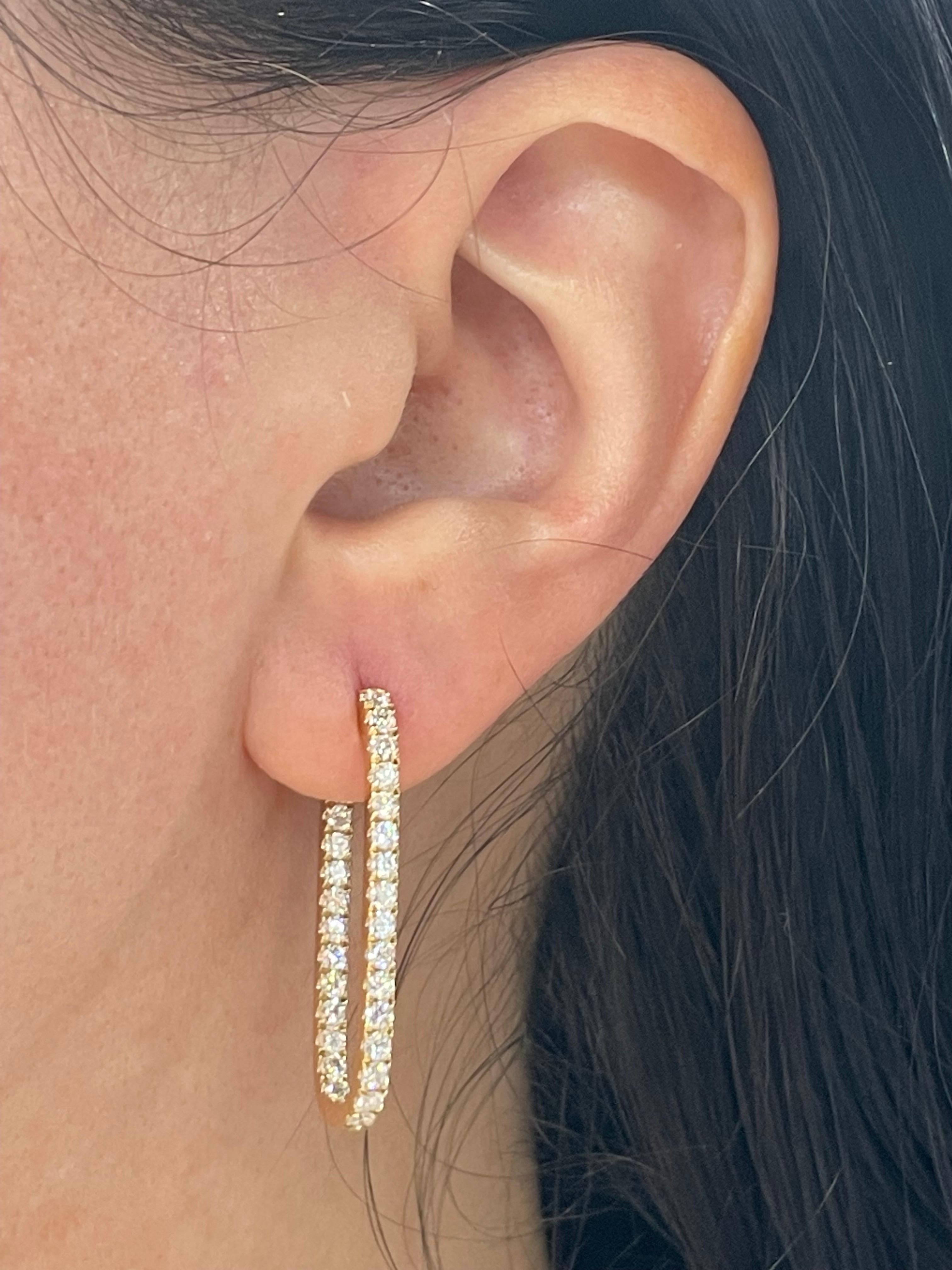 Round Cut Diamond Paperclip Rounded Hoop Earrings 1.52 Carats 18 Karat Yellow Gold  For Sale