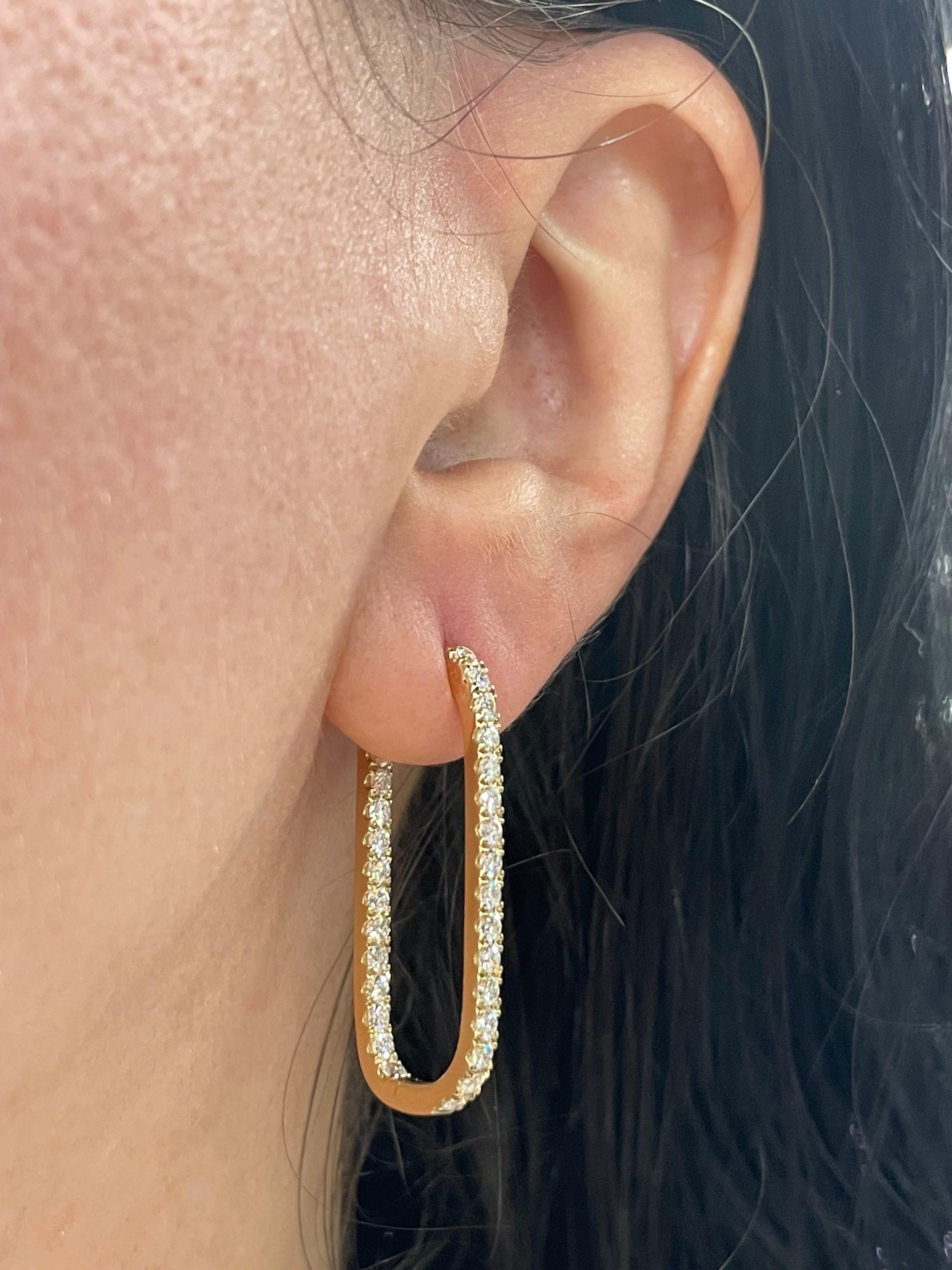 Women's Diamond Paperclip Rounded Hoop Earrings 1.52 Carats 18 Karat Yellow Gold  For Sale