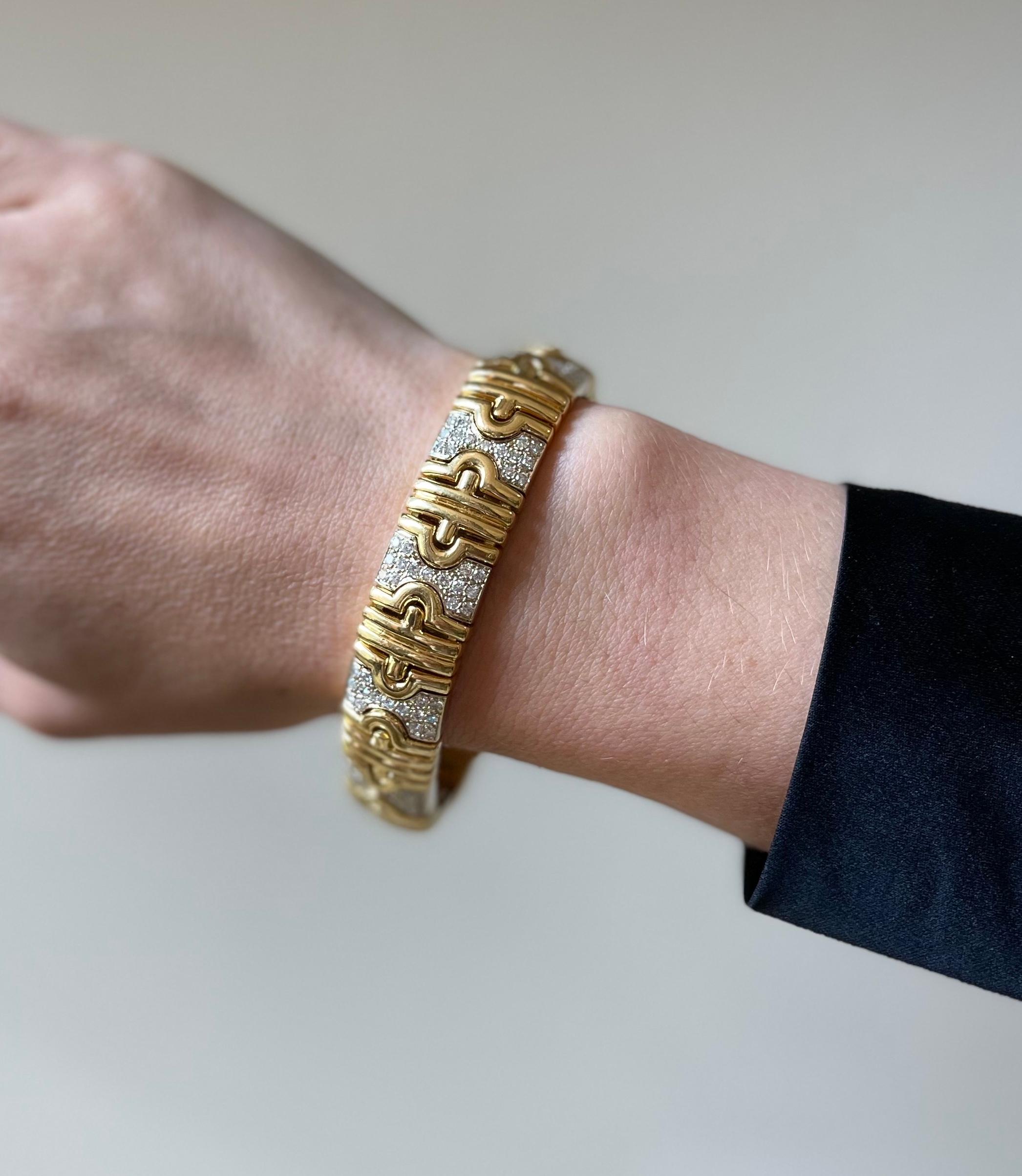 18k gold Parentesi style bracelet, set with approx. 3.00ctw in diamonds. Bracelet will fit approx. 7