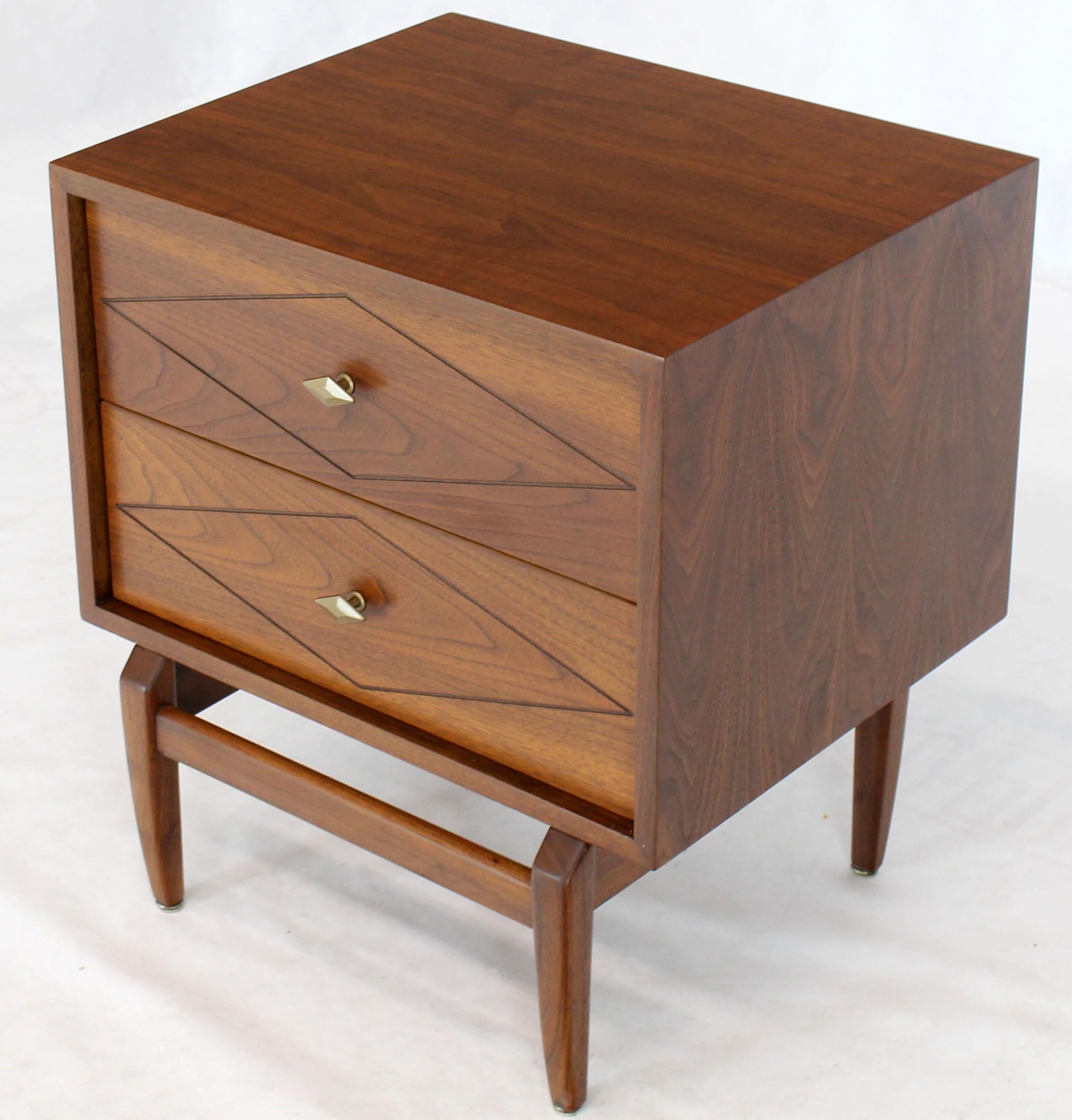 Pair of Mid-Century Modern walnut end tables nightstands two drawers cabinets. Beautiful medium walnut finish. Sculptural solid walnut legs. Super clean condition.
 
