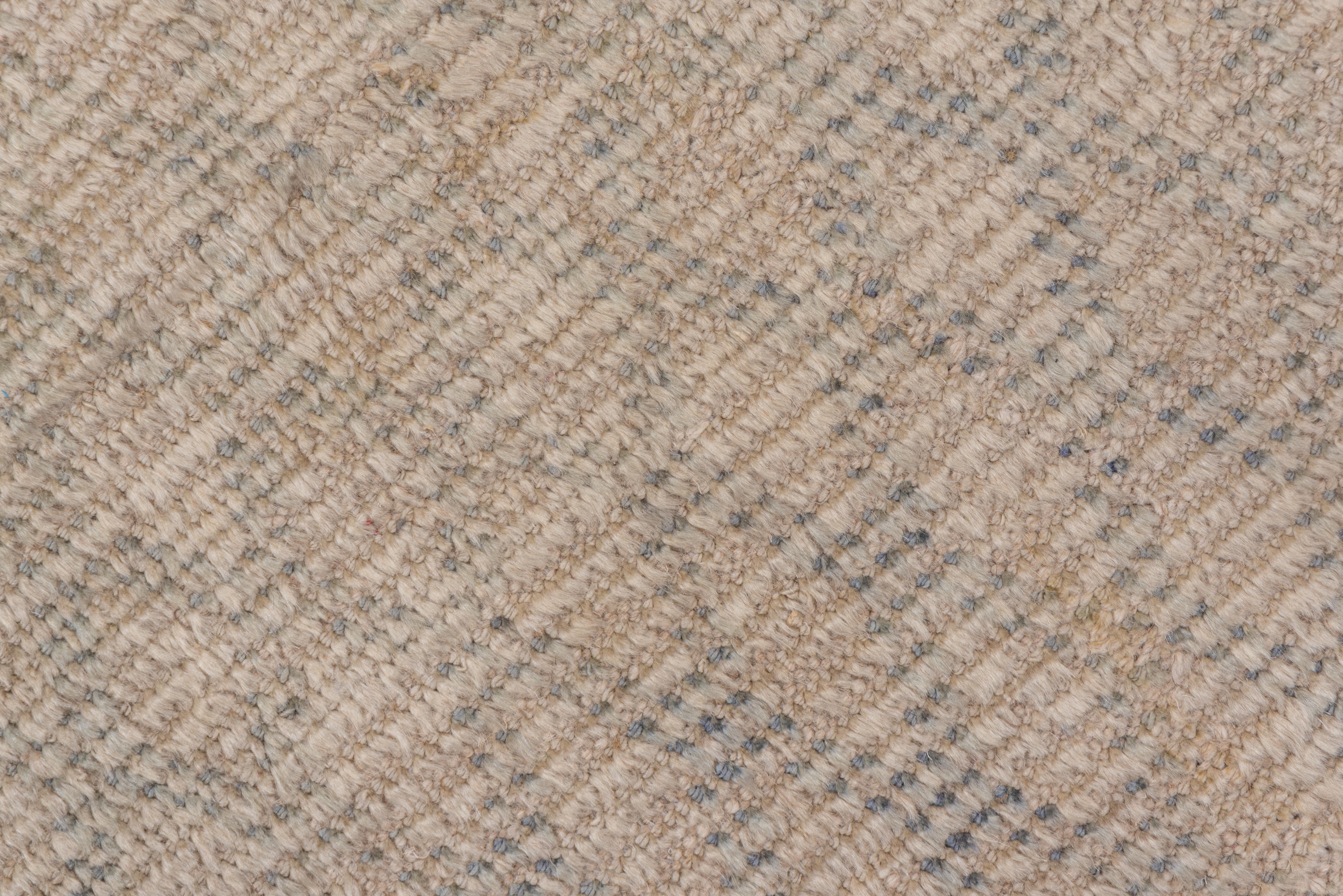 Diamond Pattern Moroccan Rug In Good Condition For Sale In New York, NY