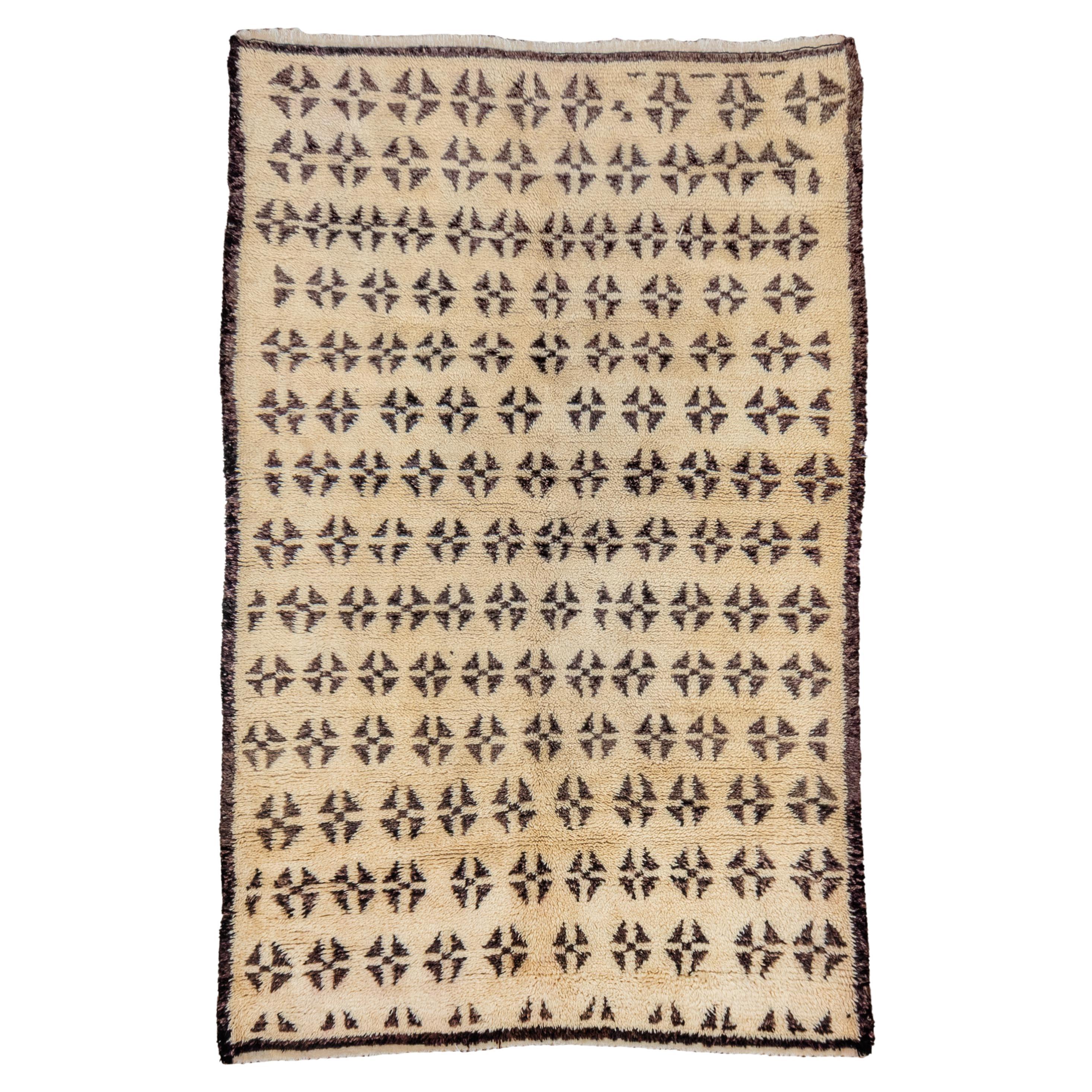Diamond Pattern Moroccan Rug in Yellow Gold and Black For Sale