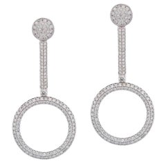 Boucles d'oreilles pendantes en or blanc 18 carats avec pavé de diamants