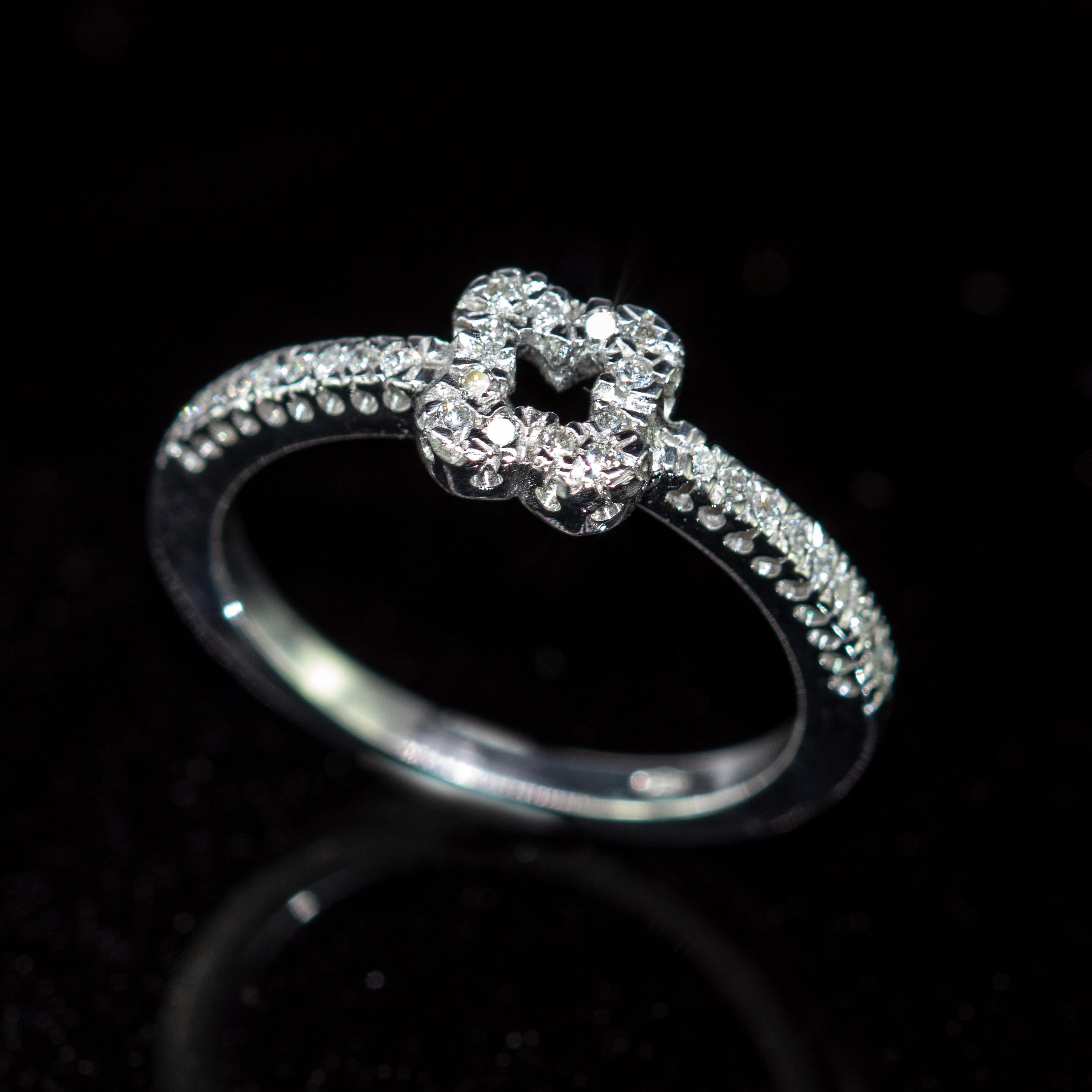 An impressive engagement and bridal ring with clear natural pave diamonds on a 18 karat white gold band. This epic statement ring shapes a breathtaking handmade clover with four soft corners. Is an outstanding display of color of Italian