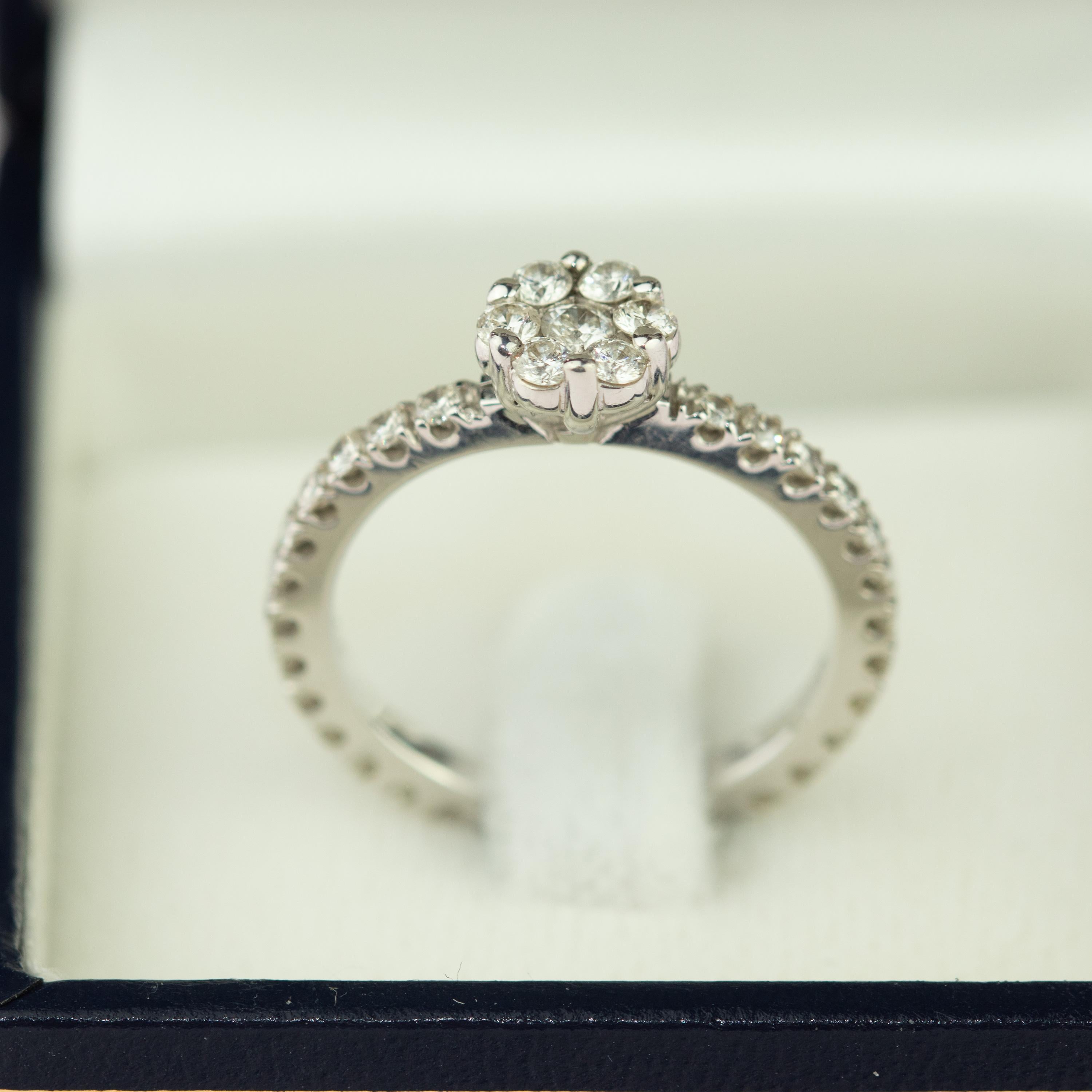 Diamant Pave 18 Karat Weißgold Handgefertigter Cocktail Legacy Vintage Blumenring mit Diamant im Angebot 7