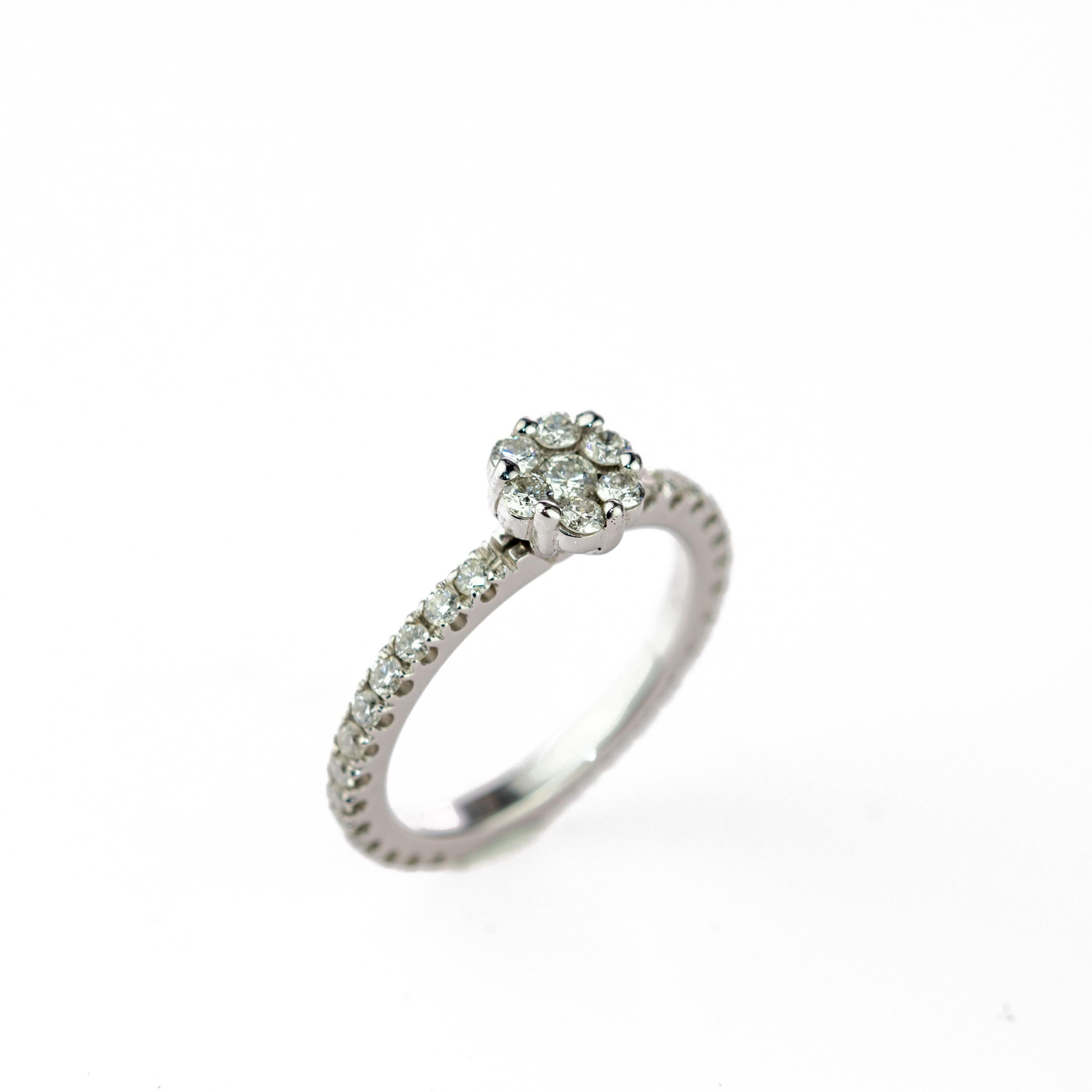 Diamant Pave 18 Karat Weißgold Handgefertigter Cocktail Legacy Vintage Blumenring mit Diamant für Damen oder Herren im Angebot