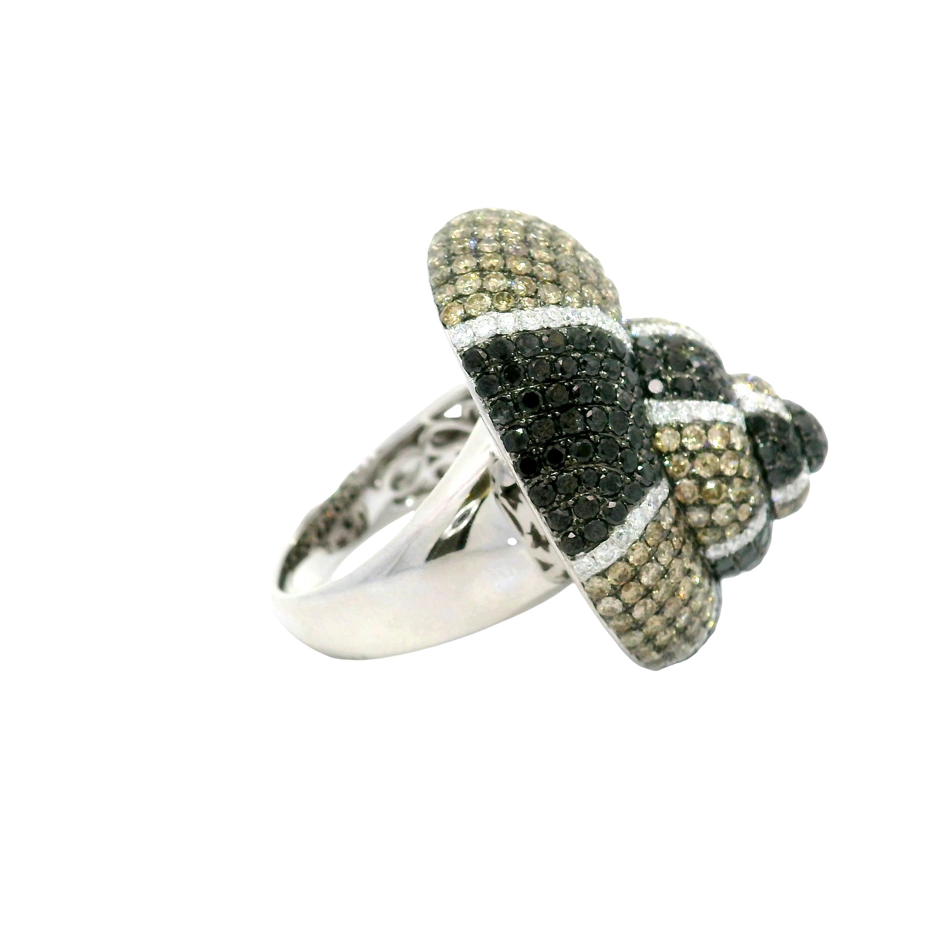 Round Cut Diamond Pave 18k White Gold Snail Cocktail Ring For Sale