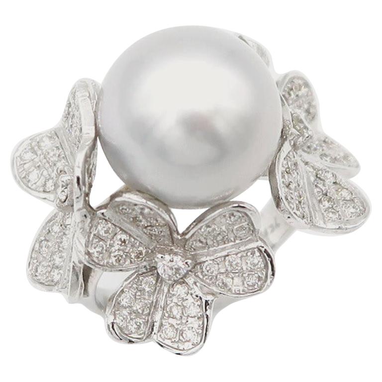 BOON Diamond Pavé 3D Flower & Ribbon with Silver White South Sea Pearl Gold Ring For Sale
