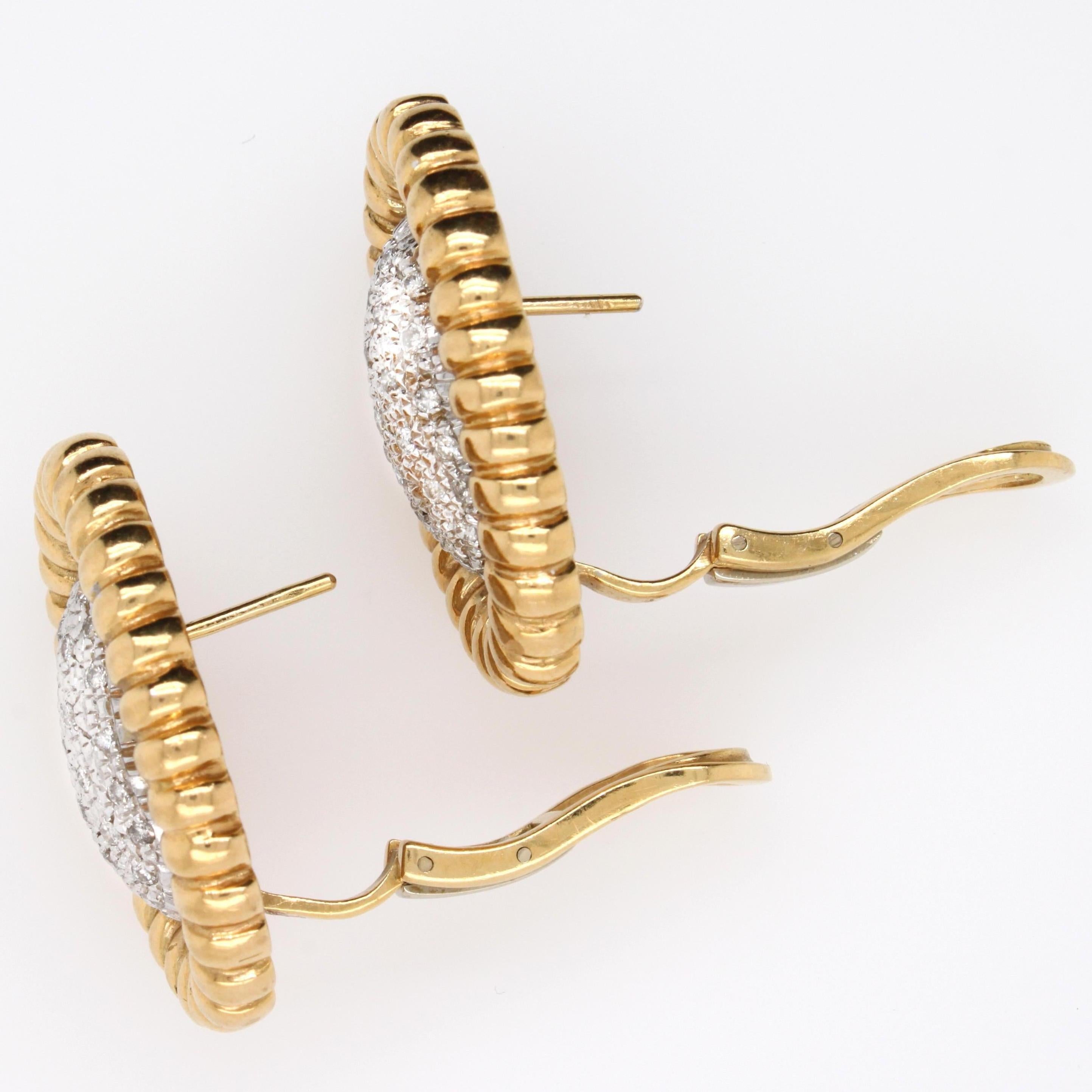 Diamond Pavé and Gold Earclips, 1950s In Excellent Condition In Idar-Oberstein, DE