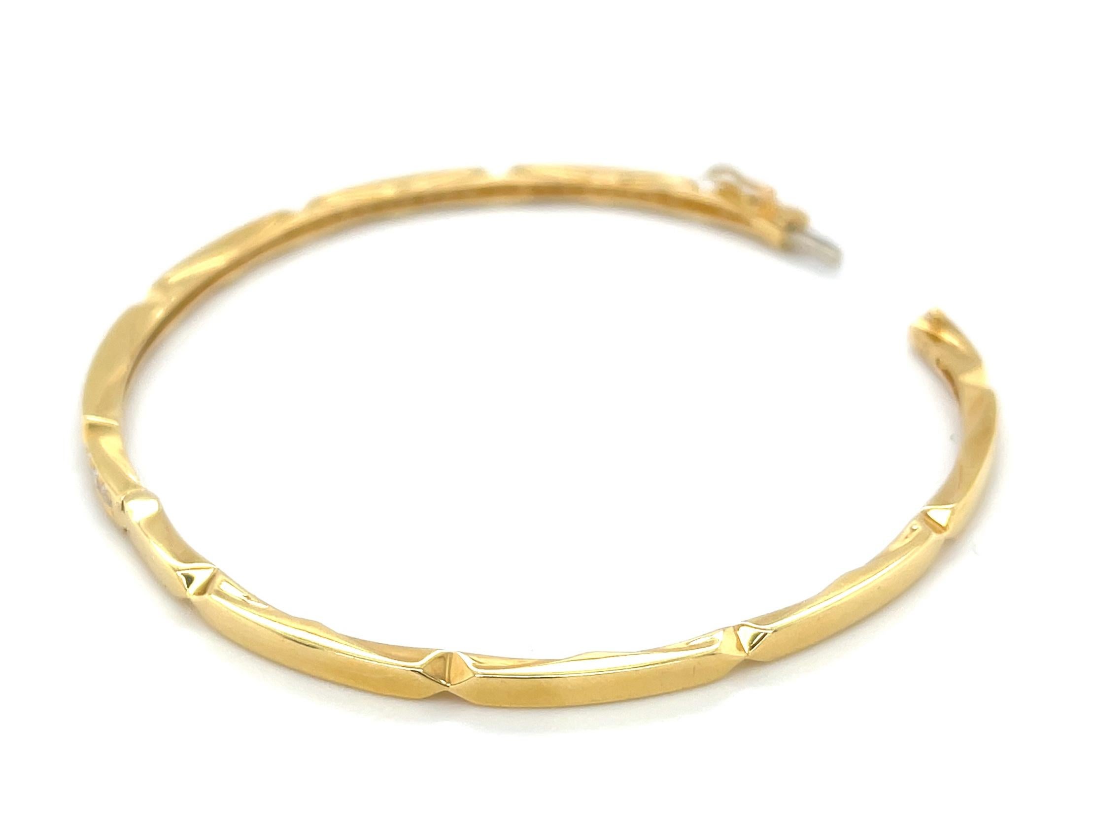 Diamond Pave Bangle Bracelet in 18k Yellow Gold  In New Condition For Sale In Los Angeles, CA