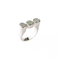 Diamond Pave Brilliant 18 Karat White Gold Three Round Stones Cocktail Ring