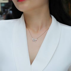 Collier pendentif en or jaune 14K (ou 18k sur demande) avec papillon pavé de diamants