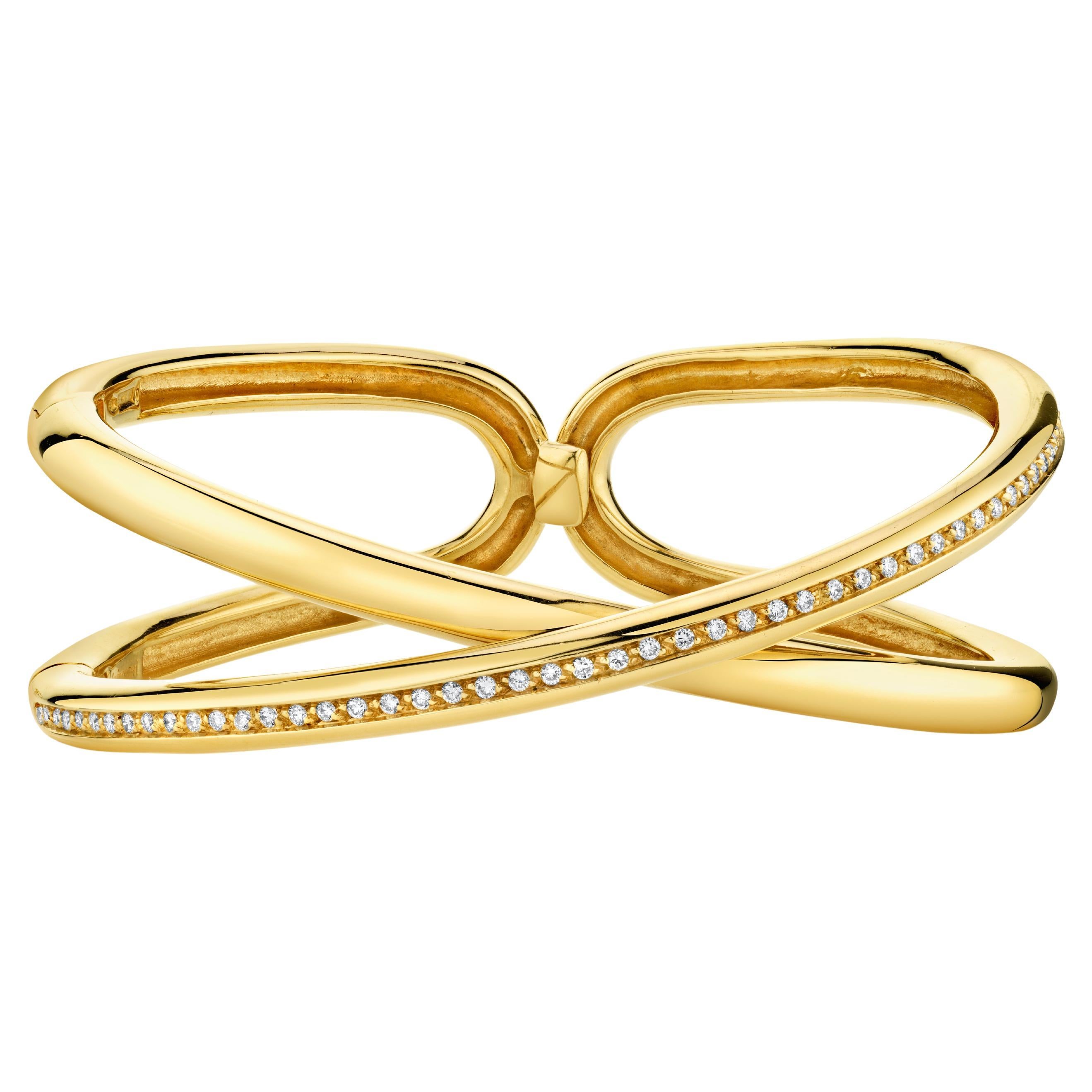 Bracelet manchette jonc italien en or jaune avec diamants pavés en forme de « X » et rail croisé