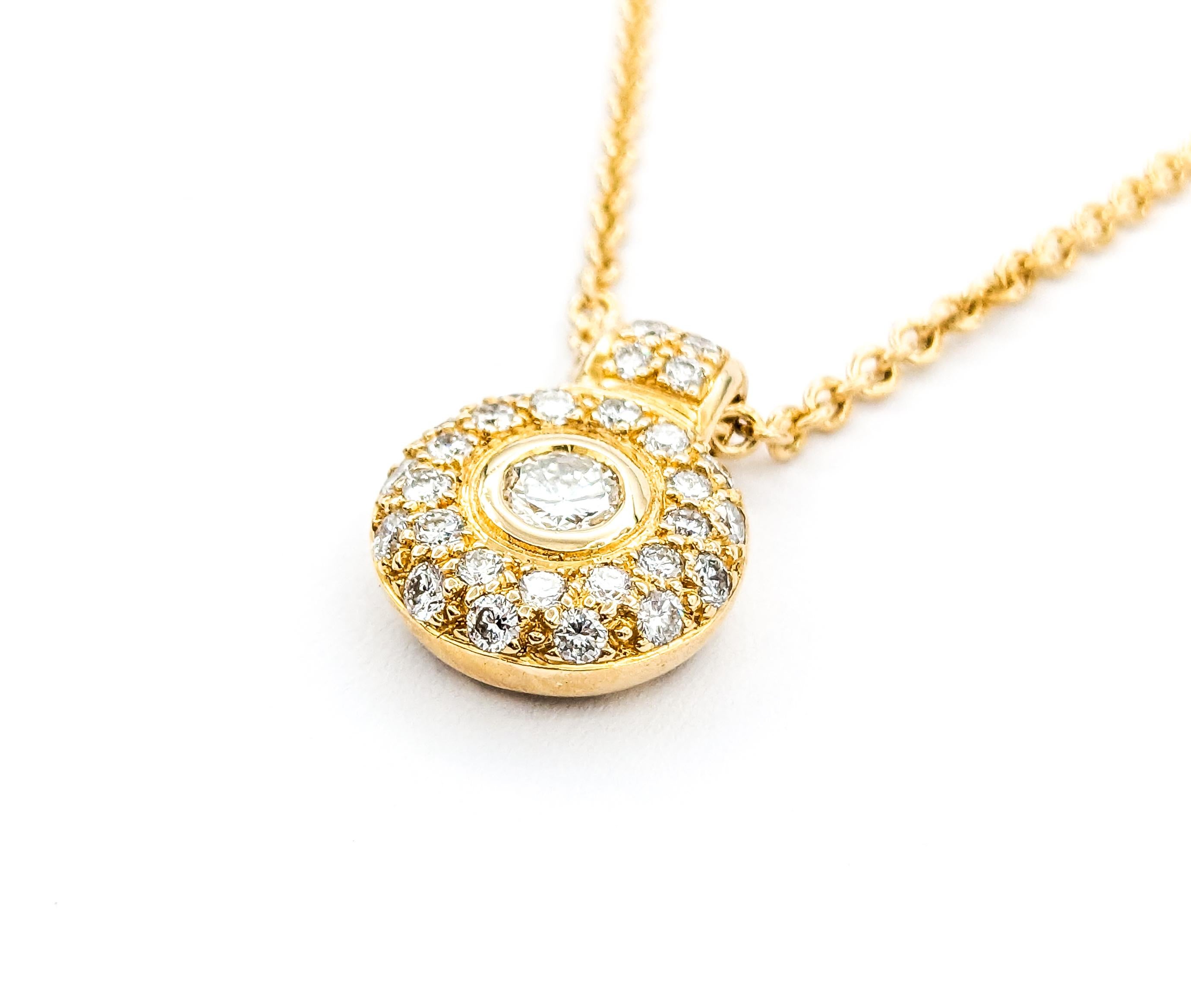 Pendentif cercle pavé de diamants en or jaune en vente 2