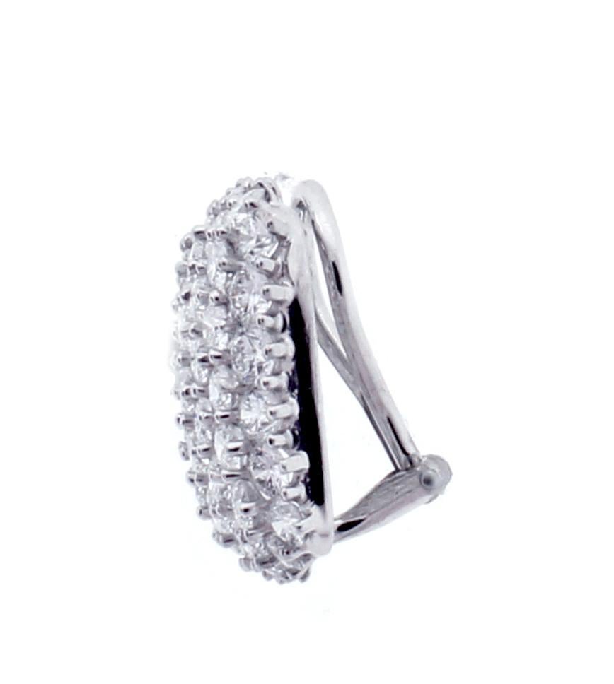 Diamantene Pave Clip-Ohrringe (Brillantschliff) im Angebot