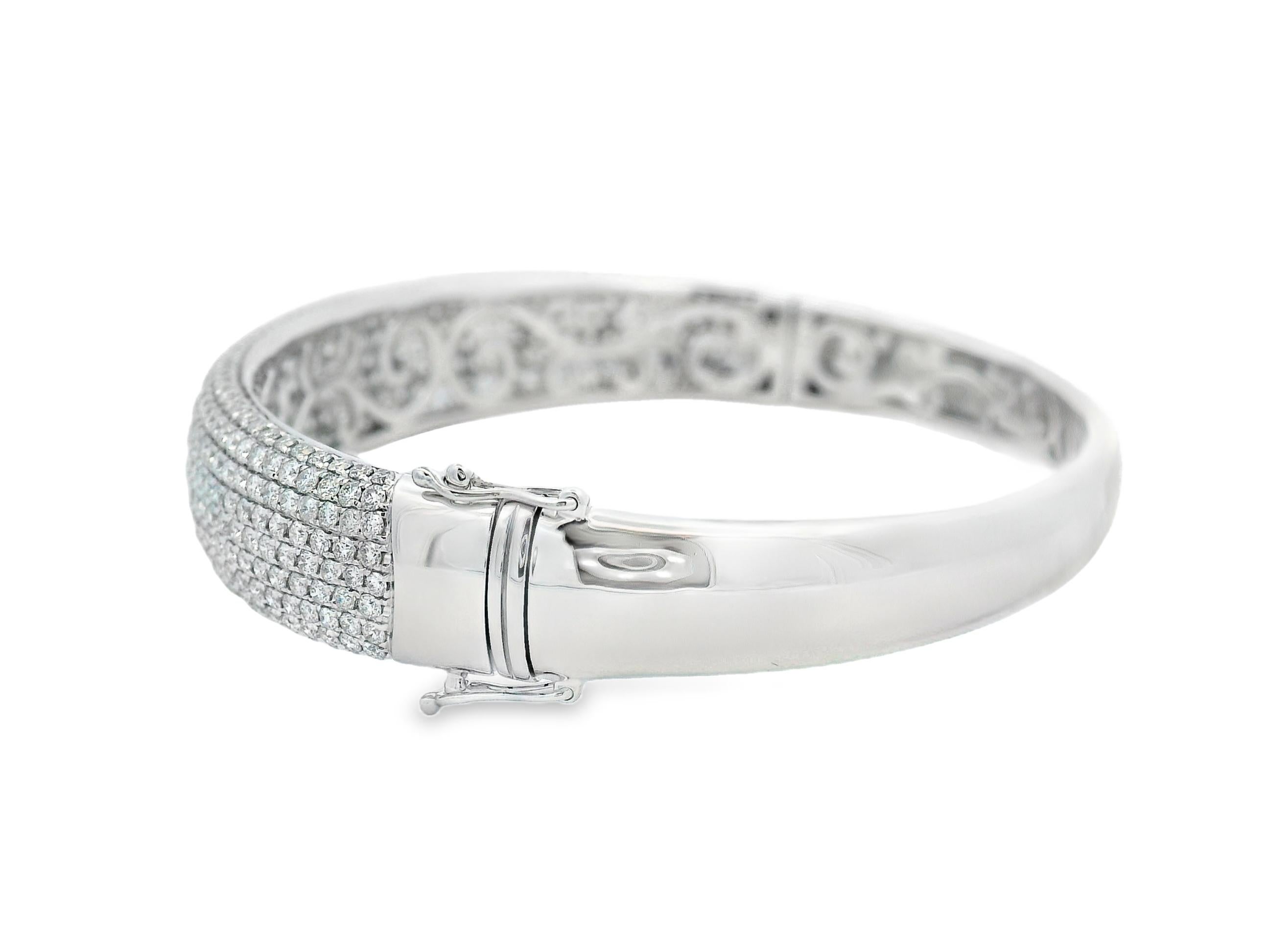 Taglio rotondo Bracciale con pavé di diamanti in oro bianco 14K 5,00 carati in vendita