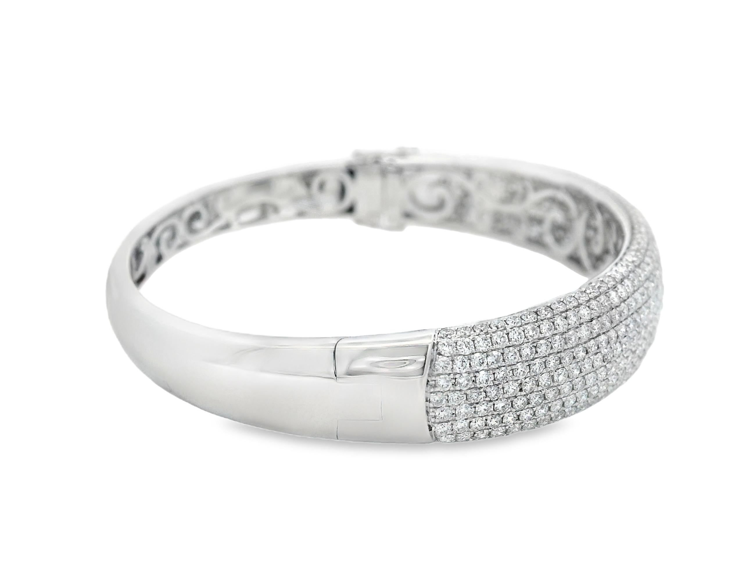 Donna Bracciale con pavé di diamanti in oro bianco 14K 5,00 carati in vendita