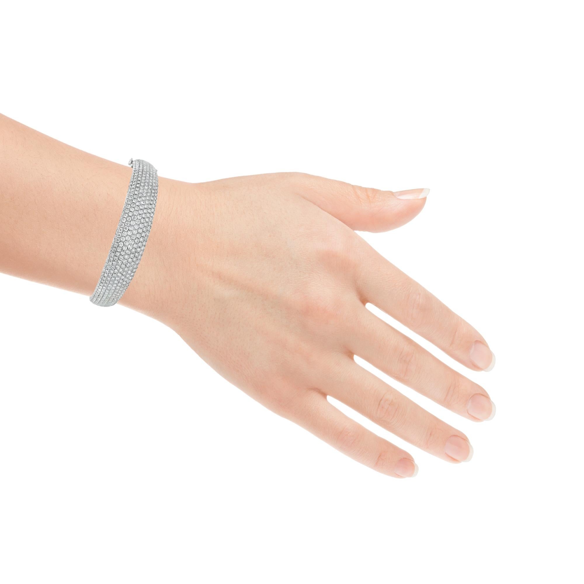 Bracciale con pavé di diamanti in oro bianco 14K 5,00 carati in vendita 1