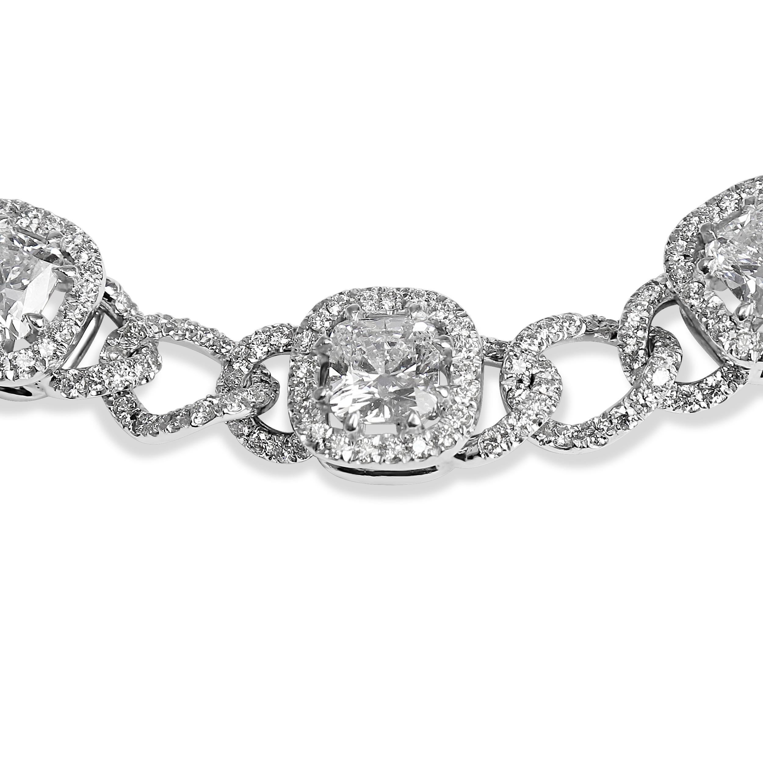 This gorgeous pave curb link bracelet is right on trend and is the perfect addition to your jewelry collection! Beautiful on its own or stacked with your favorite tennis bracelet, you'll wear this exquisitely crafted platinum bracelet for every