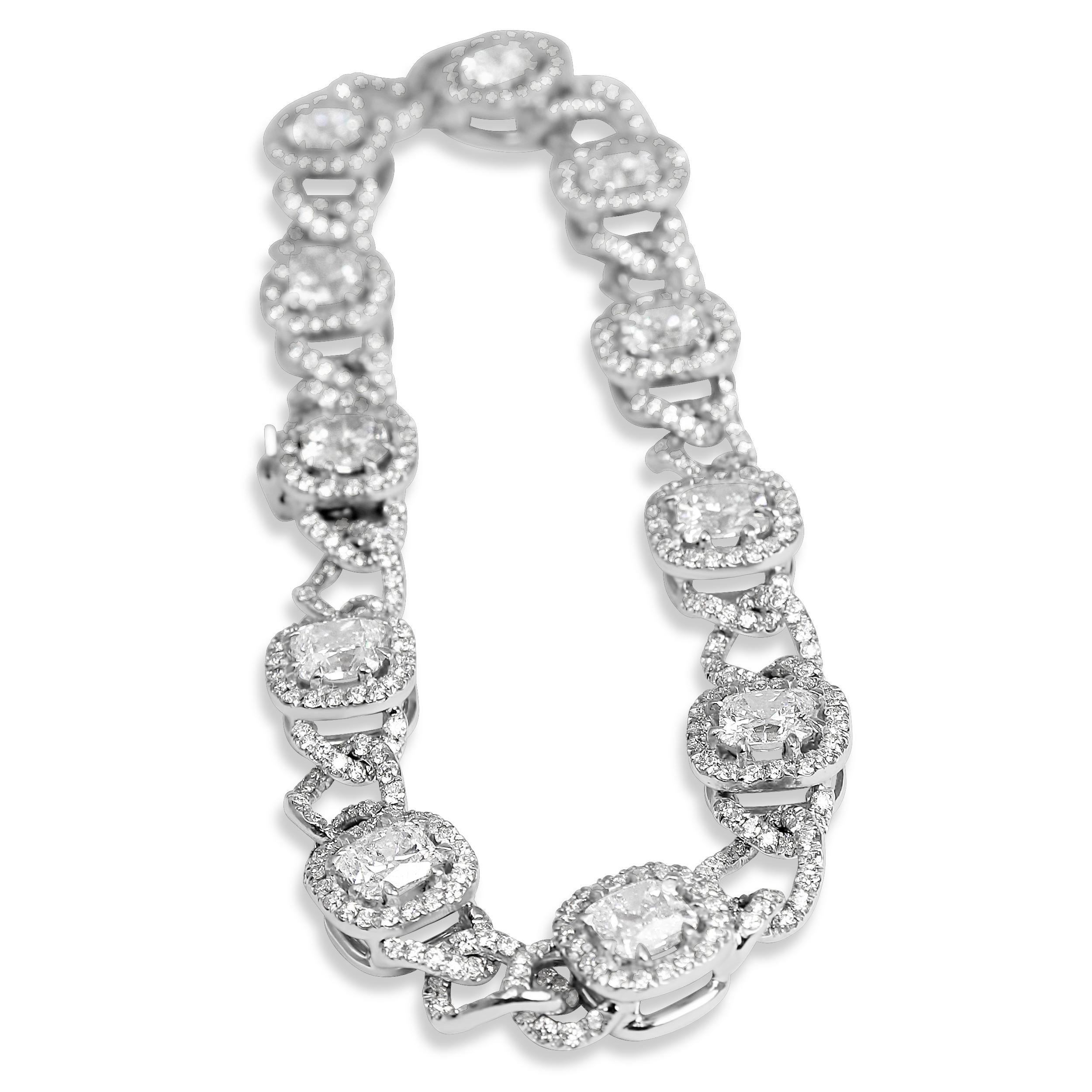 J. Birnbach 7.69 carat Diamond Pave Curb Link Bracelet with Cushion Diamonds In Excellent Condition For Sale In New York, NY