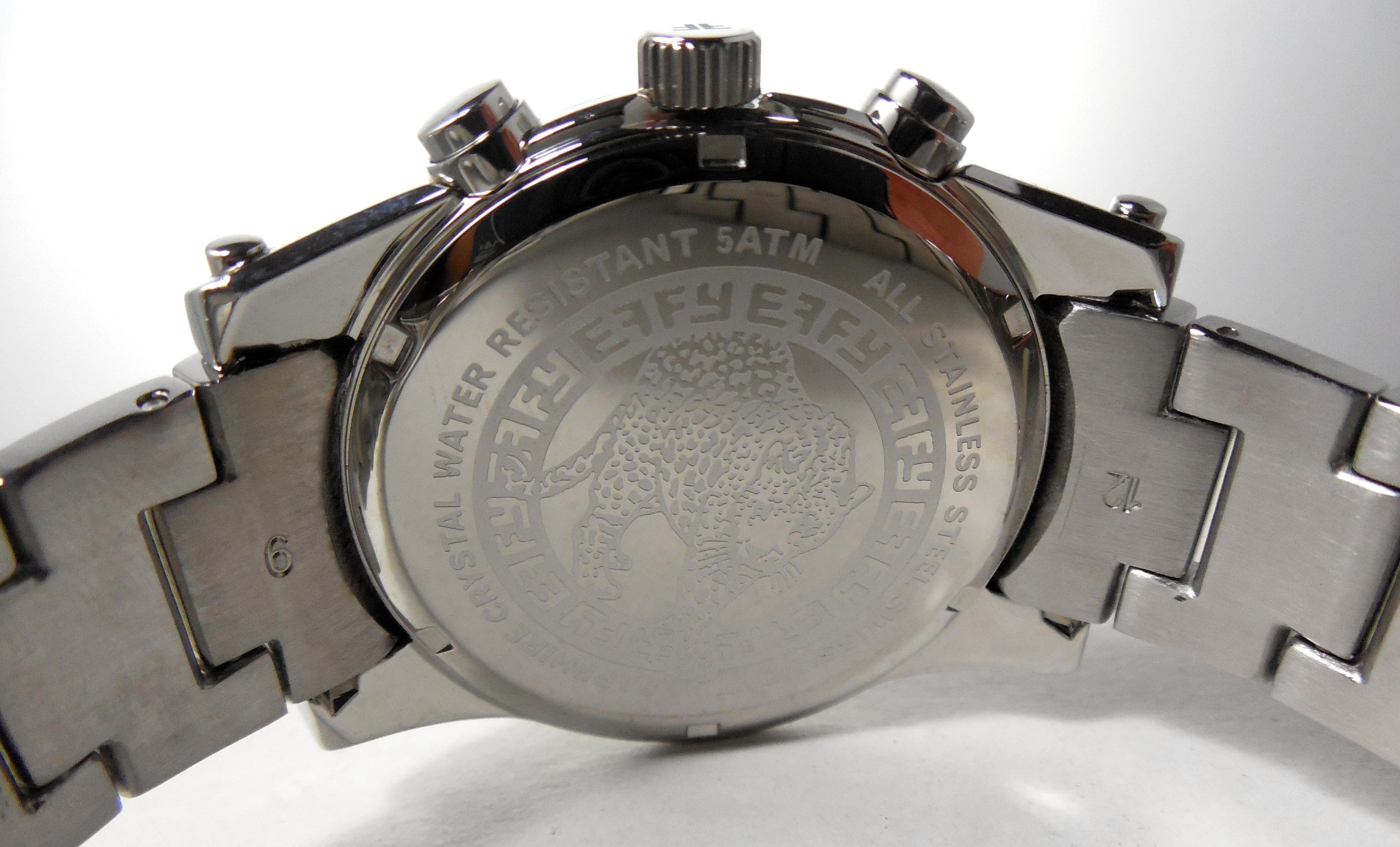  Luxus Schweizer Quarz-Exotische Uhr mit Diamant-Pavé-Zifferblatt 0,64 Tcw (Gemischter Schliff) im Angebot
