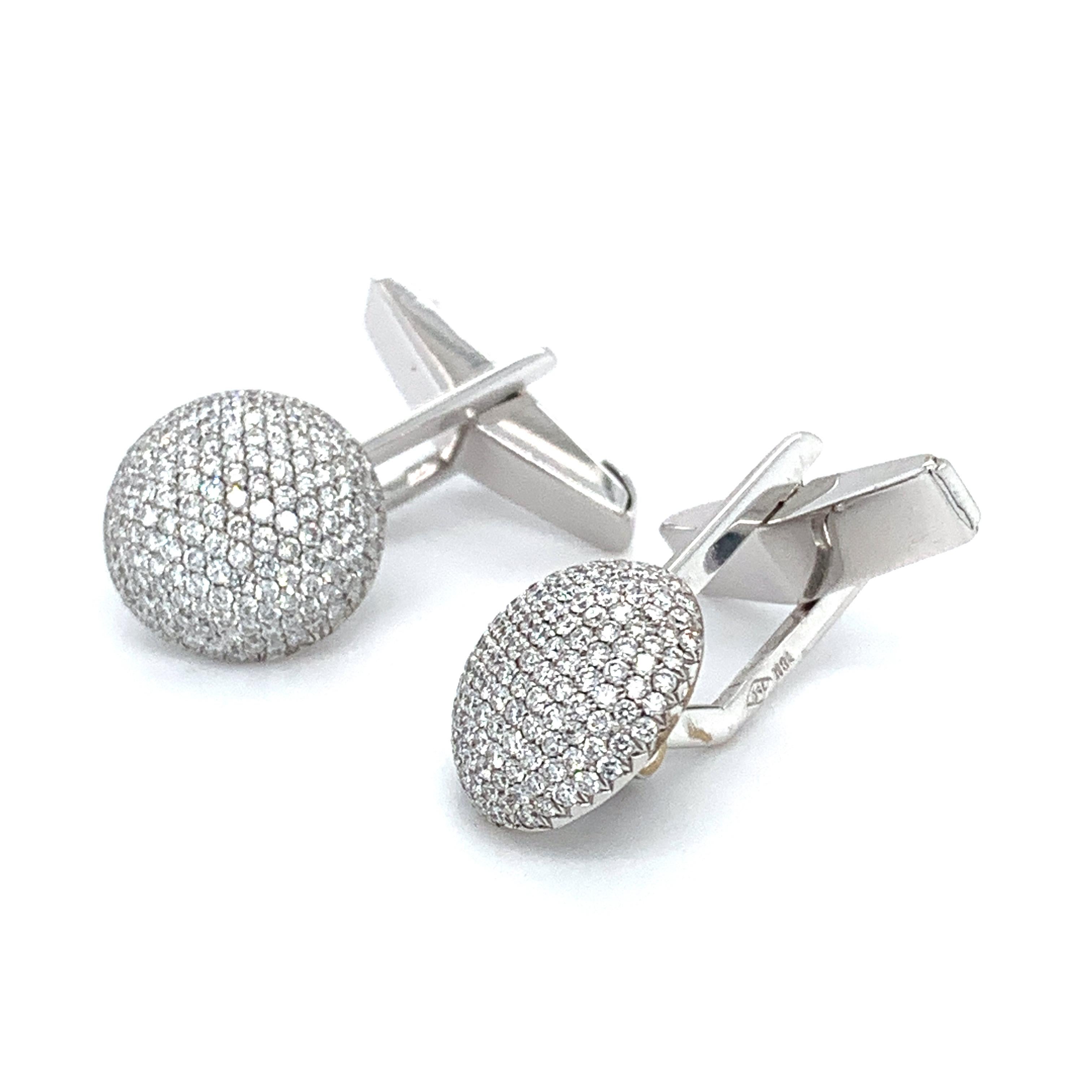 Art deco gents cufflinks in 18ct white gold
Gorgeous pair of gents art deco style cufflinks composed of round brilliant cut diamonds micropave setting all mounted in 18k white gold.
Handmade bespoke 18k white gold 
Width of the diamond buttons