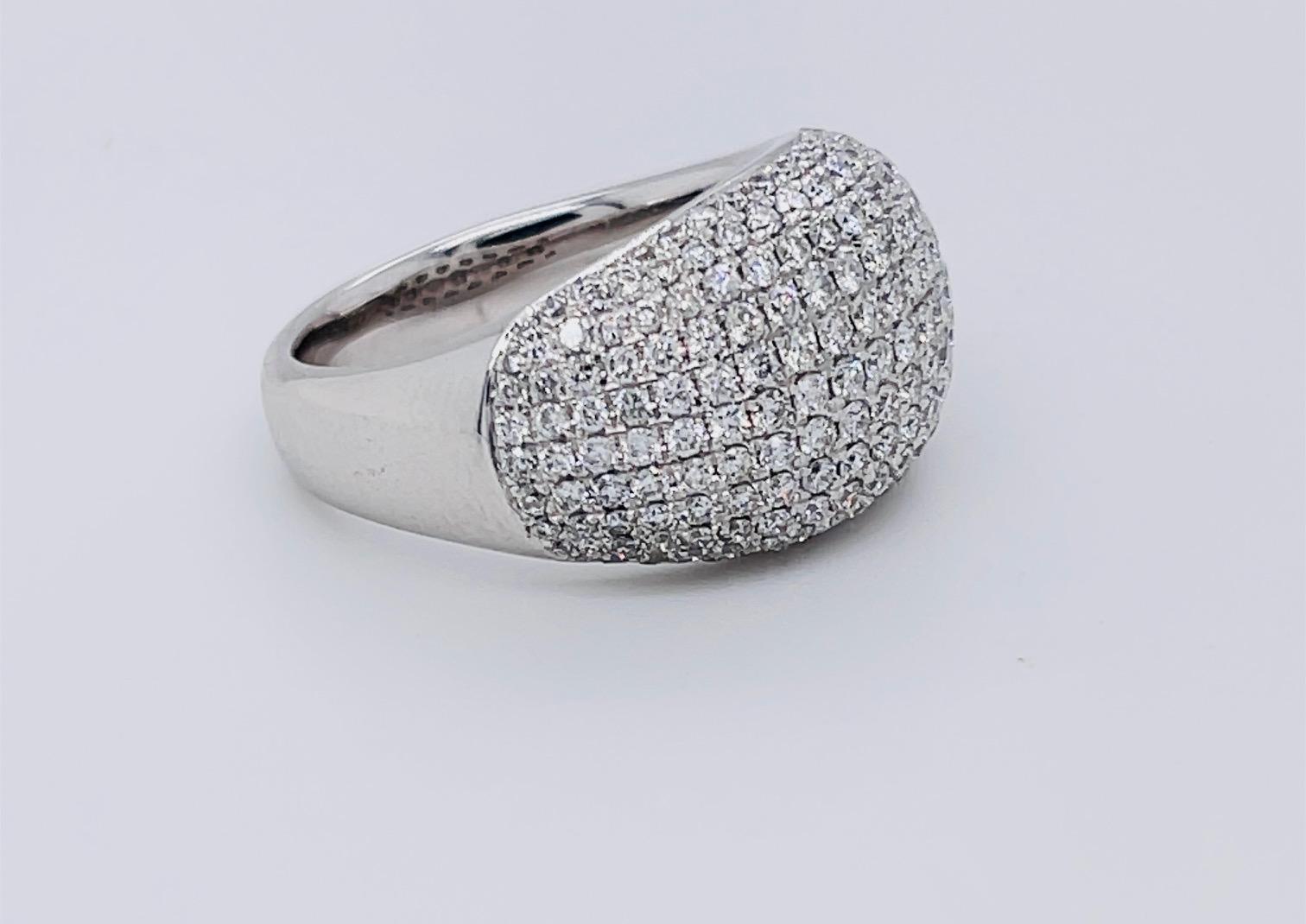 Diamond Pave 1.75 carats Dome Ring 14K White Gold

215 Round Diamonds Total Carat Weight 1.75 carats

G Color SI Clarity

Top Dimension: 12.8mm

Set in 14K White Gold

Ring size 7

Stock# : J5670