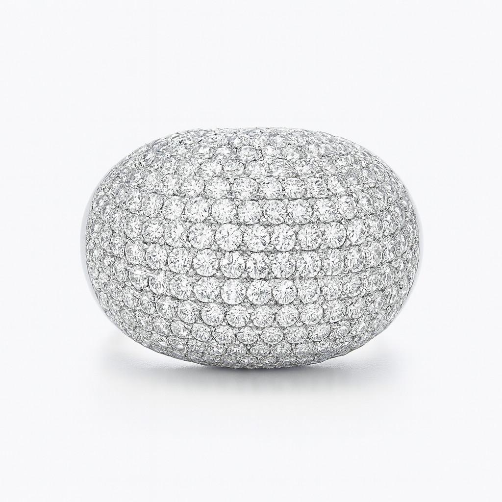 Anello cocktail con pavé di diamanti e cupola in oro bianco 18 carati In condizioni ottime in vendita a Chicago, IL