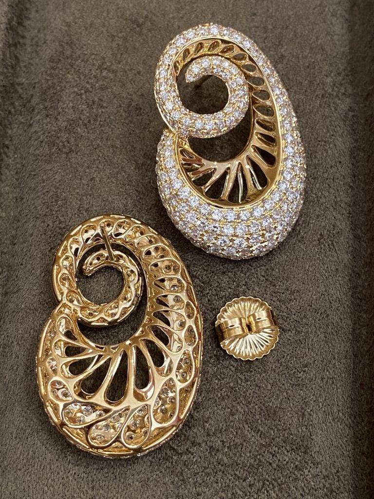 Women's Diamond Pavé Earrings Paisley Design 6.22 Carats Total Weight in 18k Yellow Gold For Sale