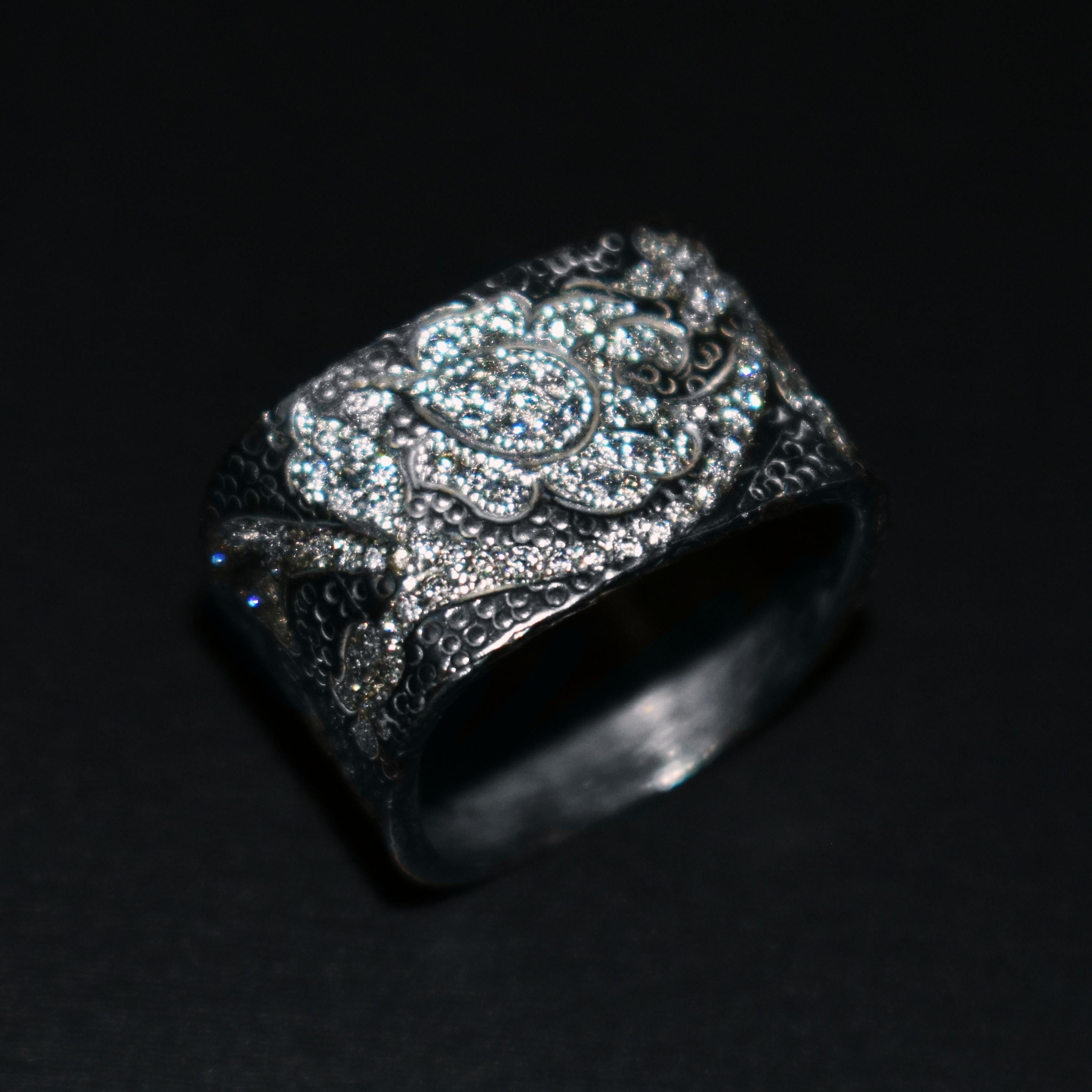 Diamond Pavé Engraved Oxidized Sterling Silver Square Ring In New Condition In Naples, FL
